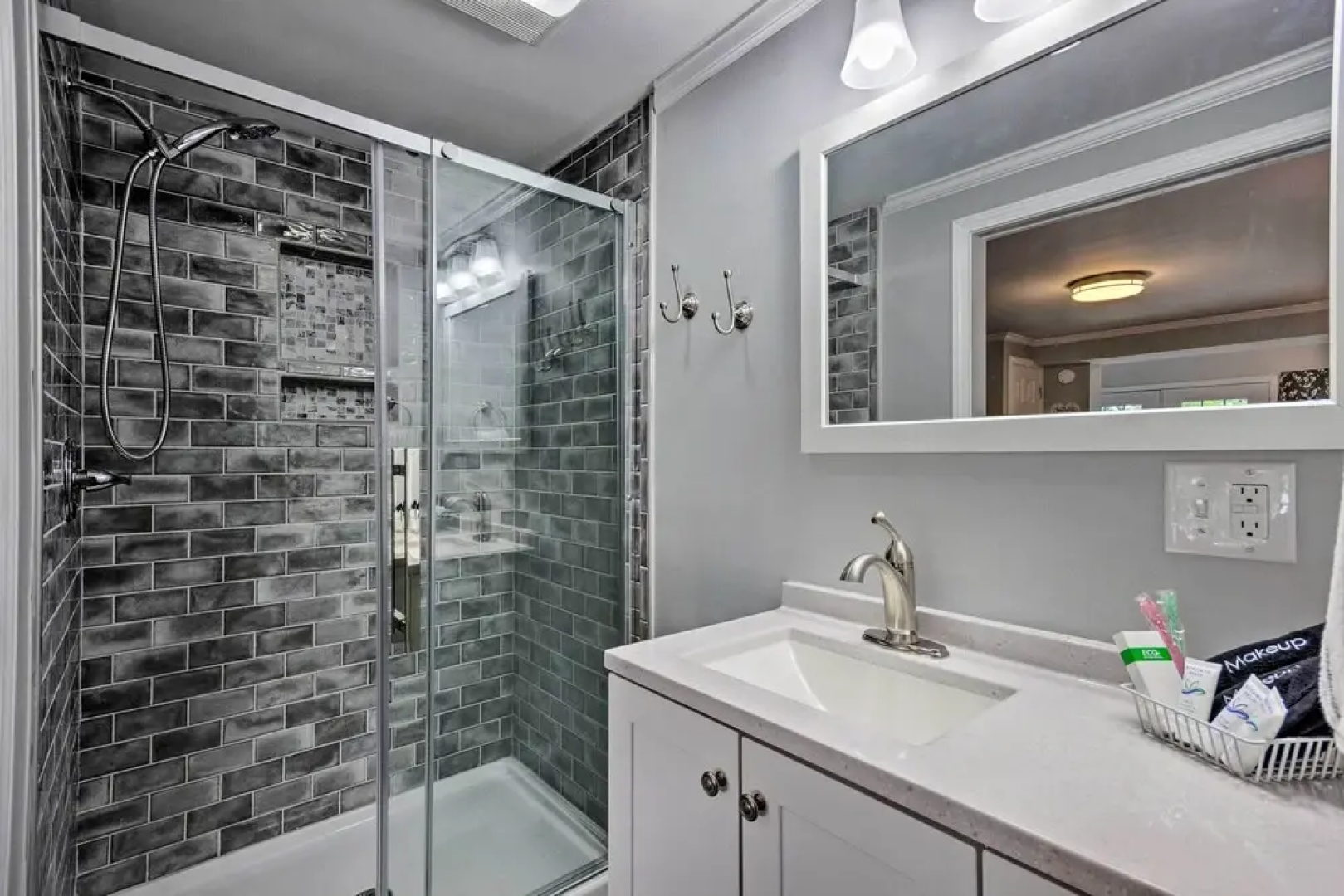 Studio W/patio Access + View on Lake Junaluska!