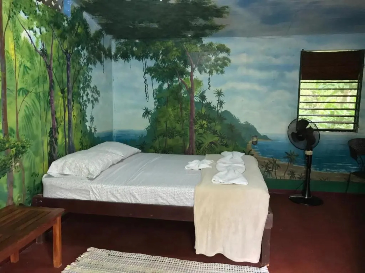 Palapa Hut Hostel & Camping