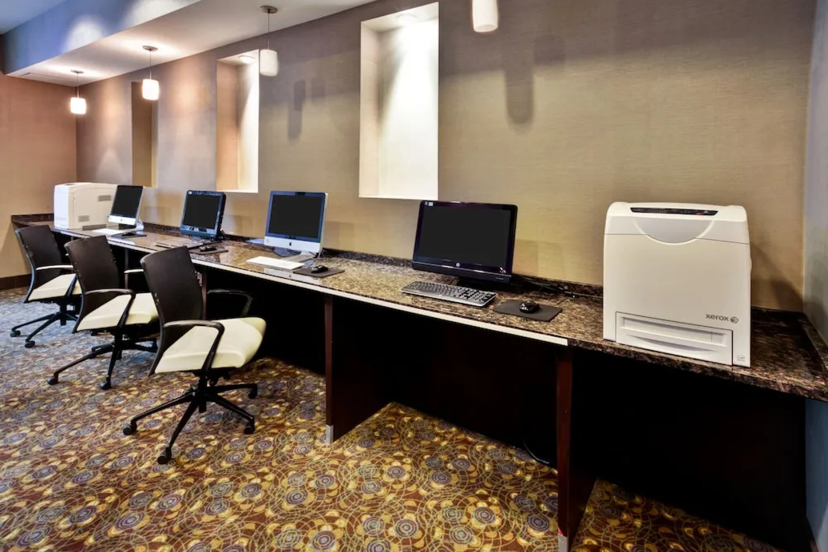 Holiday Inn Hotel & Suites Detroit Metro Airport