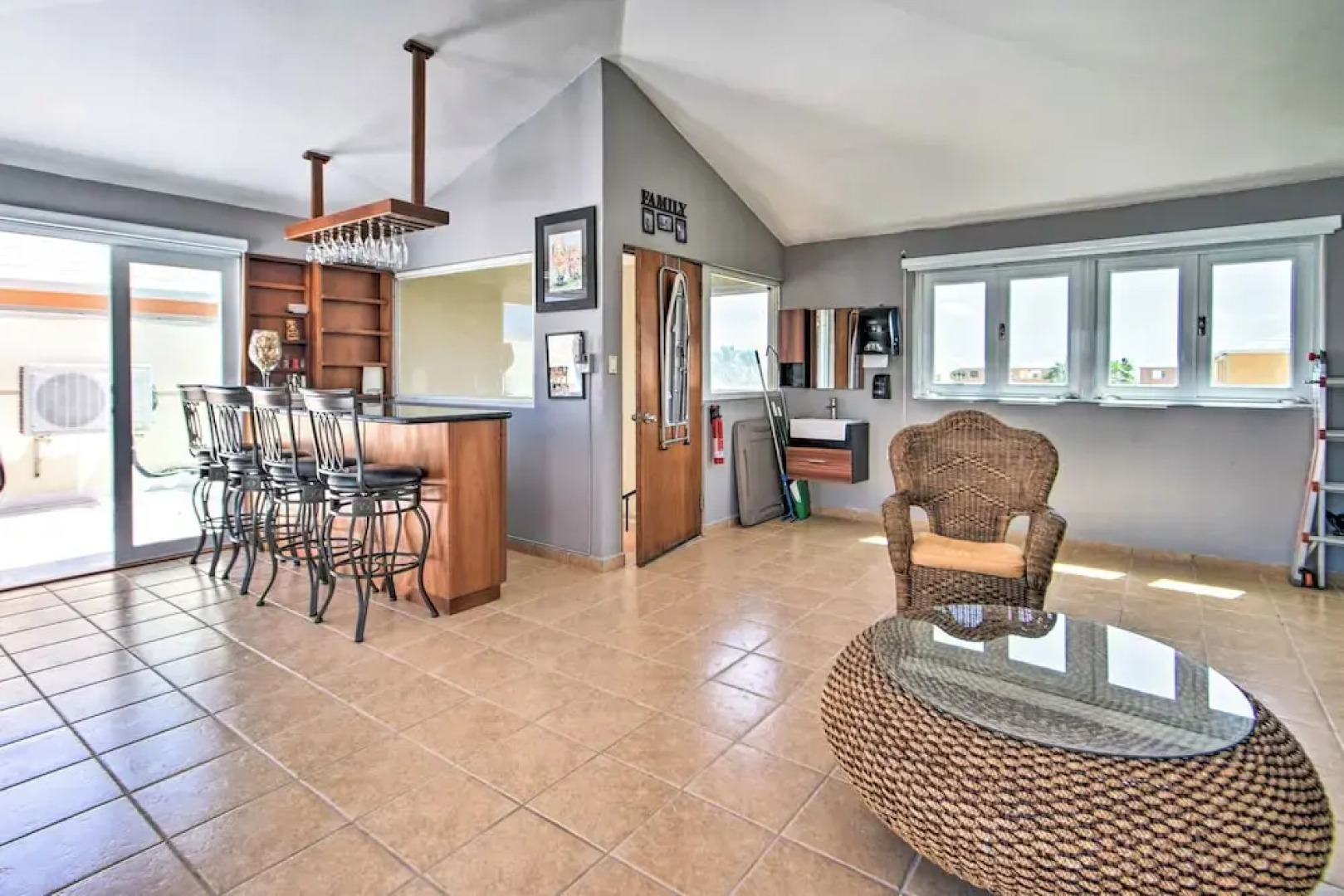 Loiza Condo w/ Rooftop Patio - Walk to Beach!