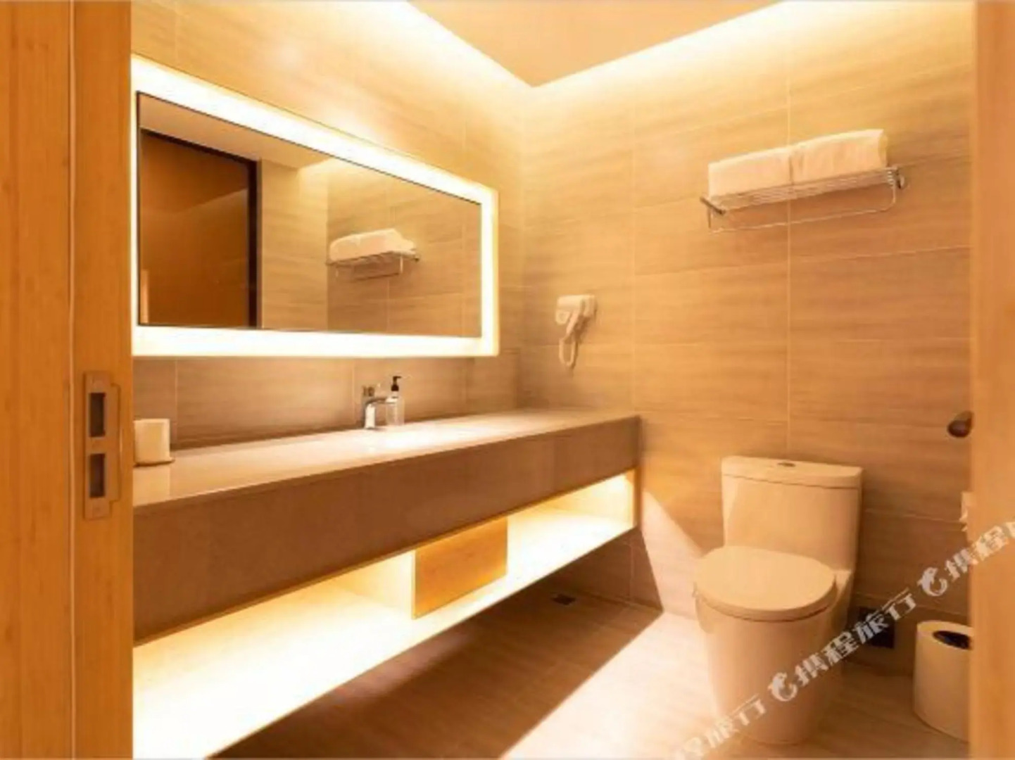 JI Hotel (Changji Huanyu Square)