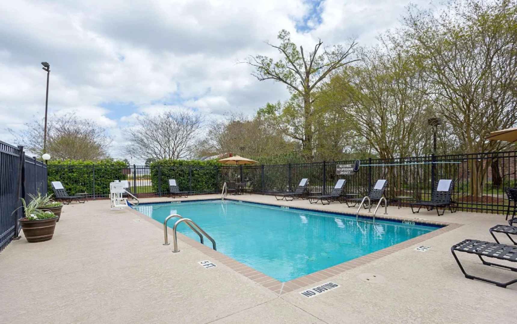 Comfort Suites University