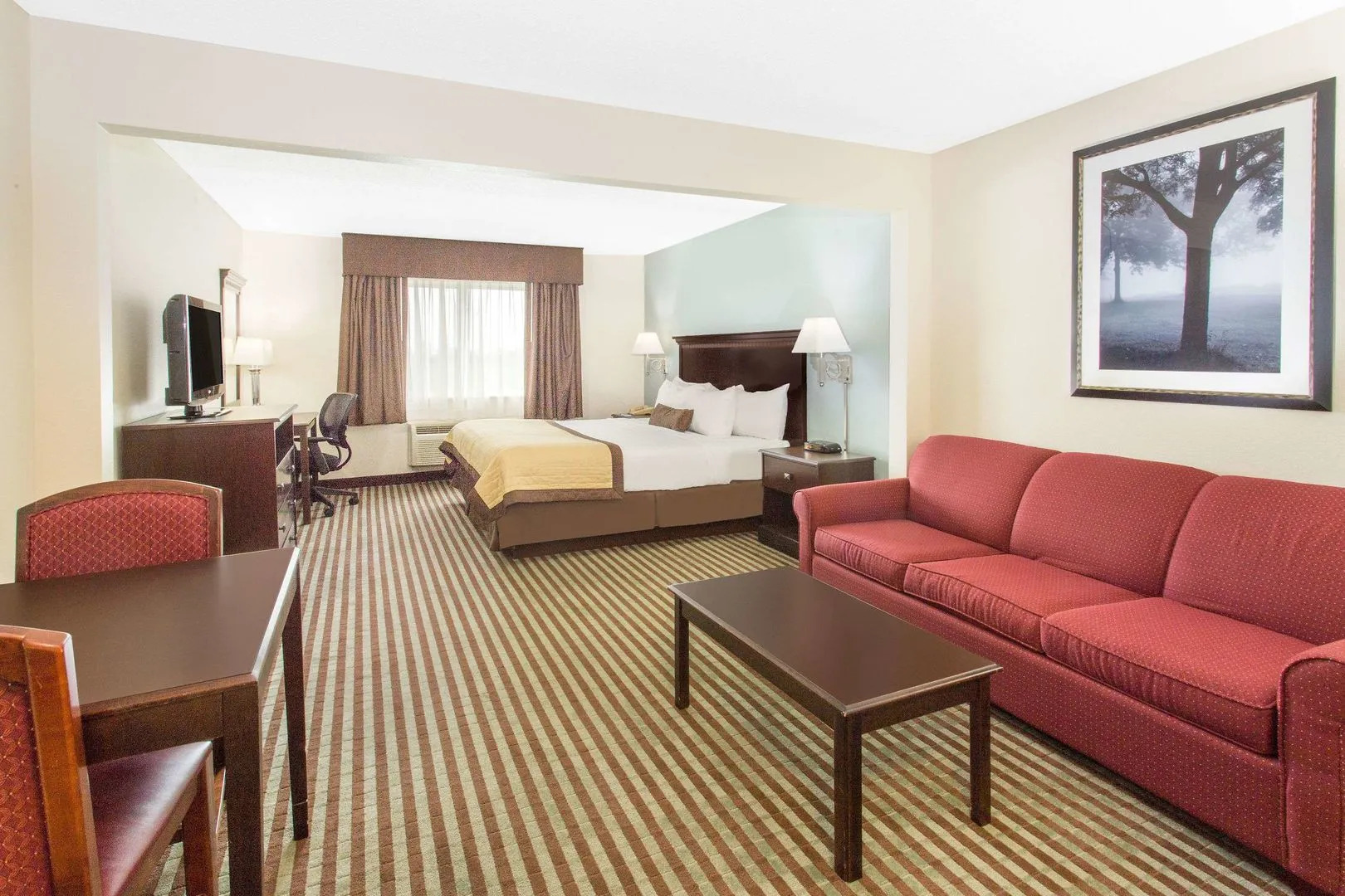 Clarion Pointe Mattoon near University