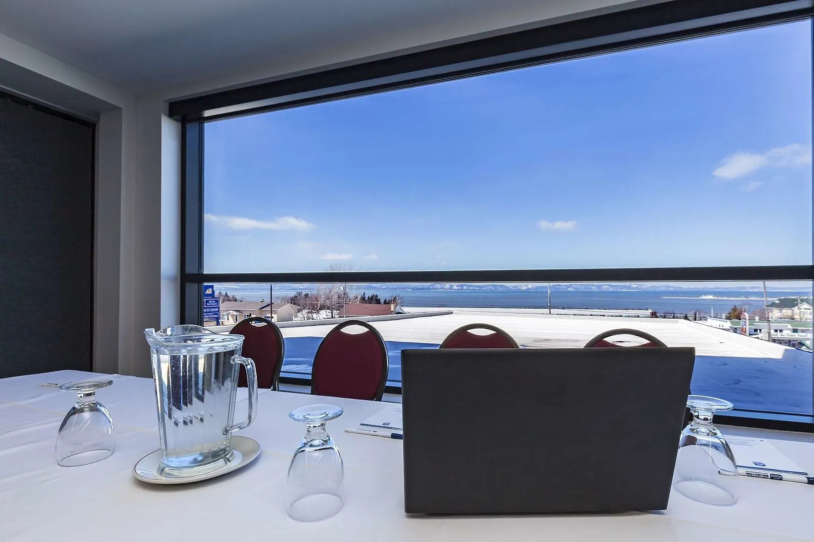 Отель Hotel Levesque