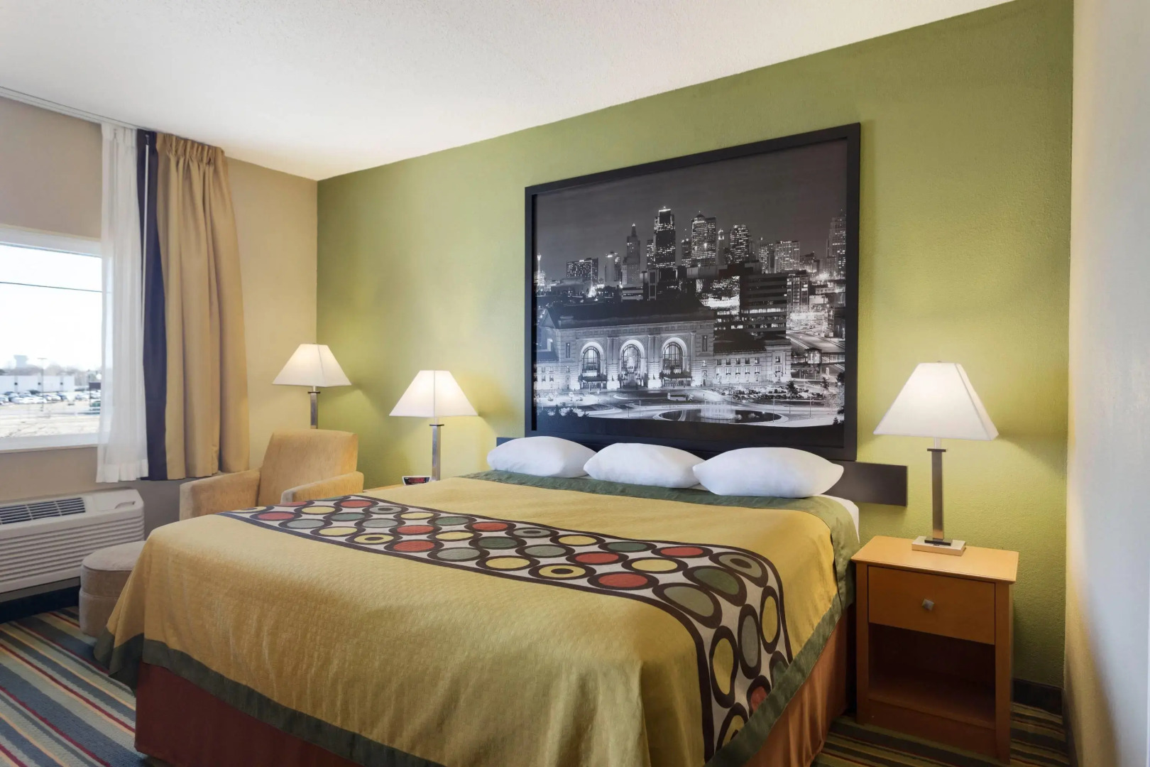 Super 8 by Wyndham Lees Summit