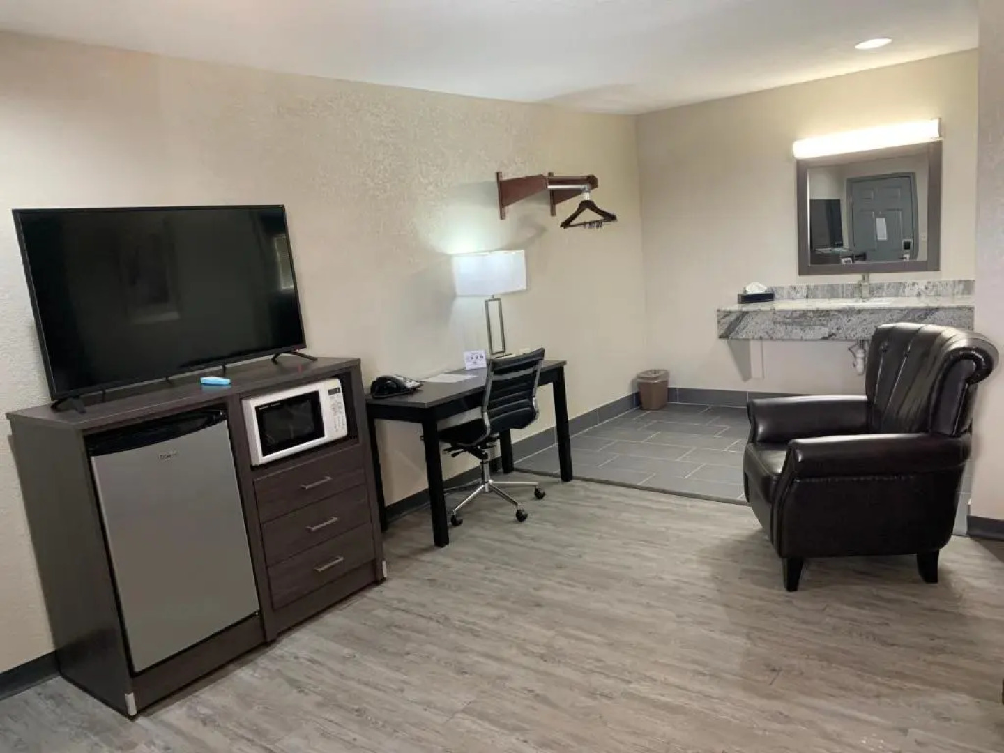 Crescent Park Motel & Suites