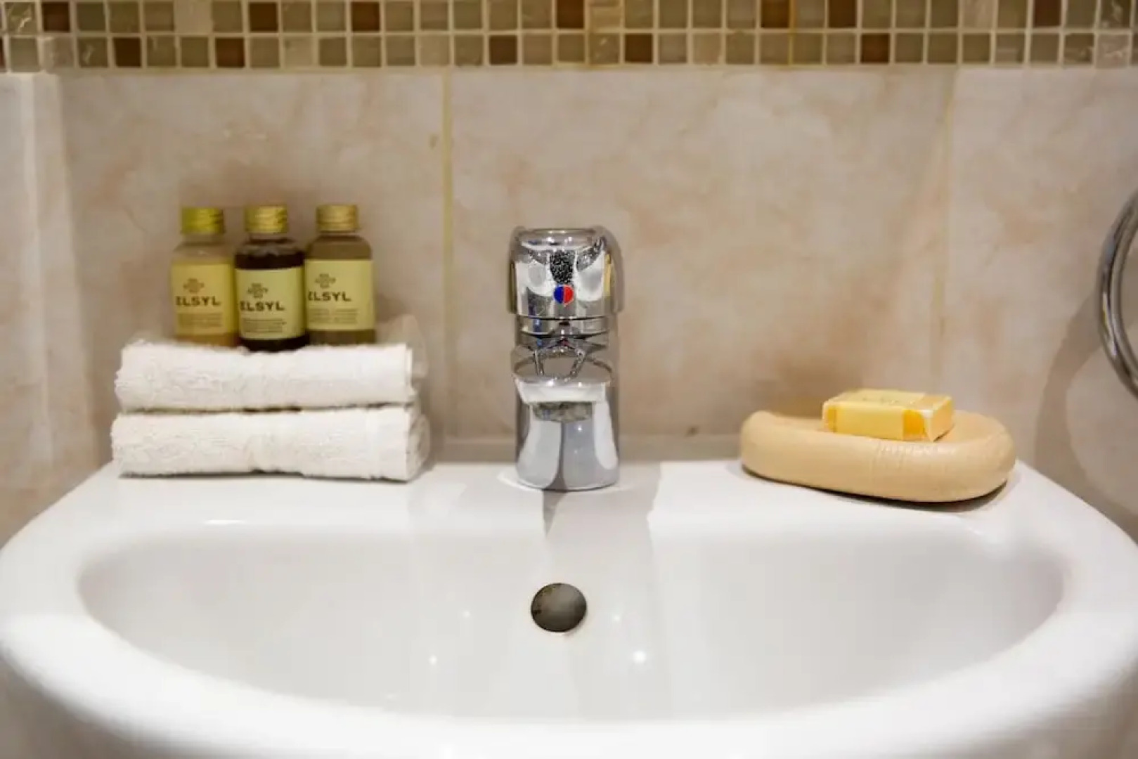 Velvet 1-bedroom Apartment With Balcony, Hoddesdon