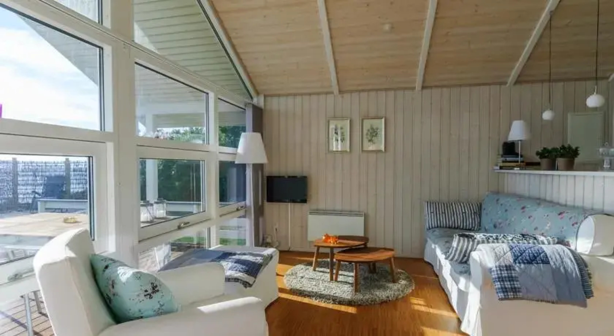 Stenene 101 Holiday House