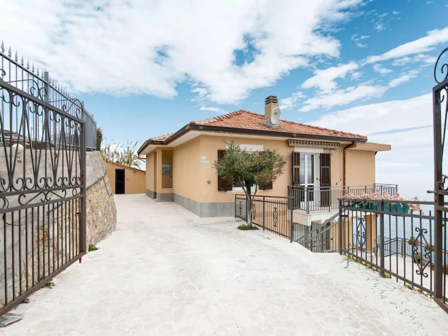 Scenic Holiday Home in Cipressa Near Town Centre