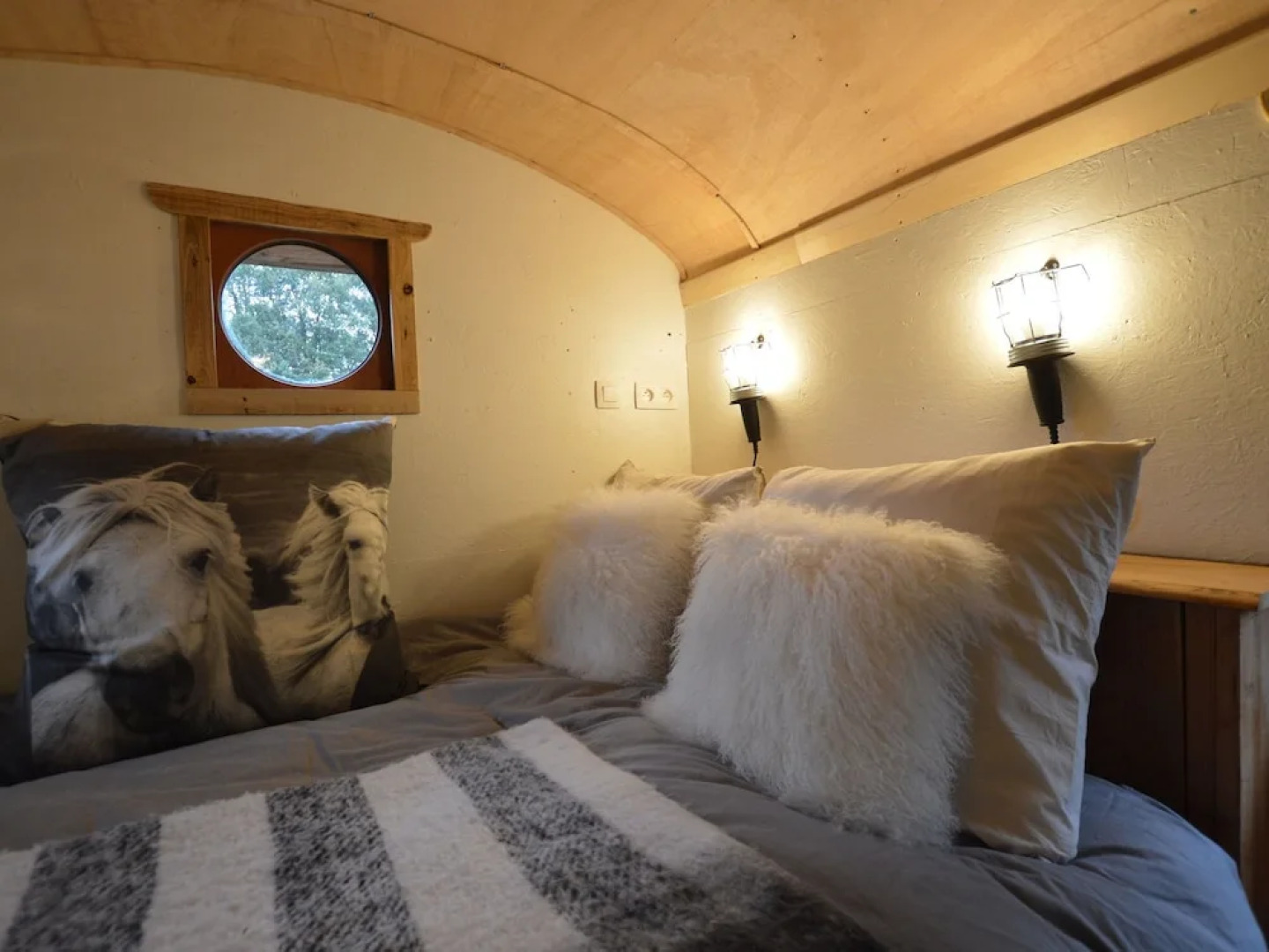 Charming Cottage in Zeeland with Hot Tub