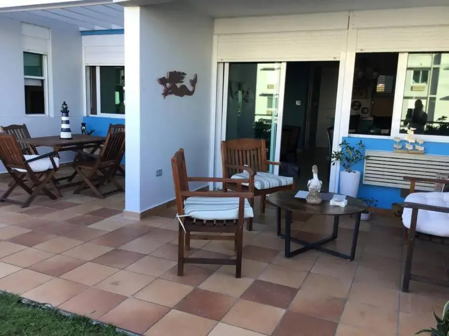 3 Bedroom Apt. close to main beaches/ attractions