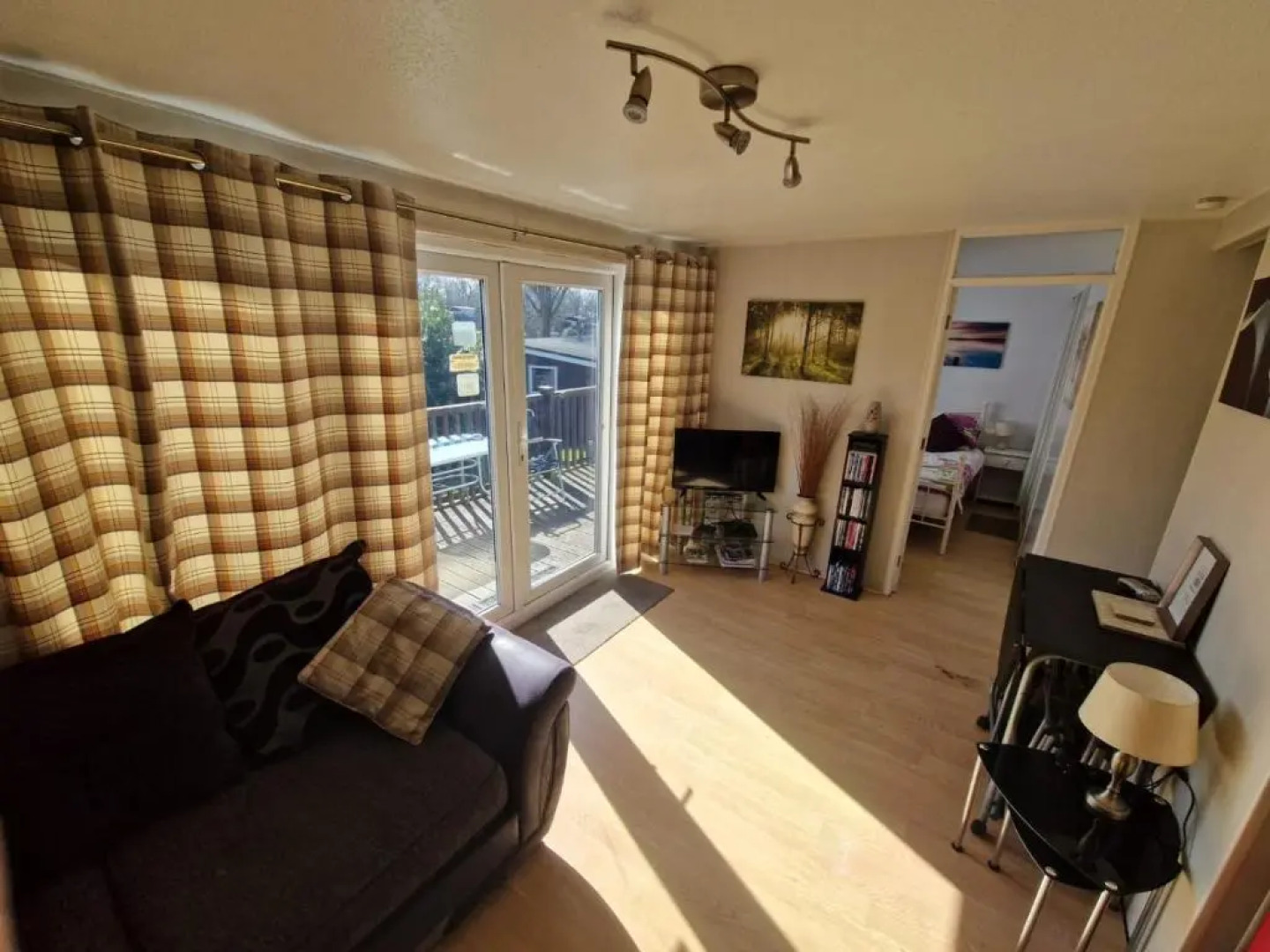 60 upperlakeside glan gwna