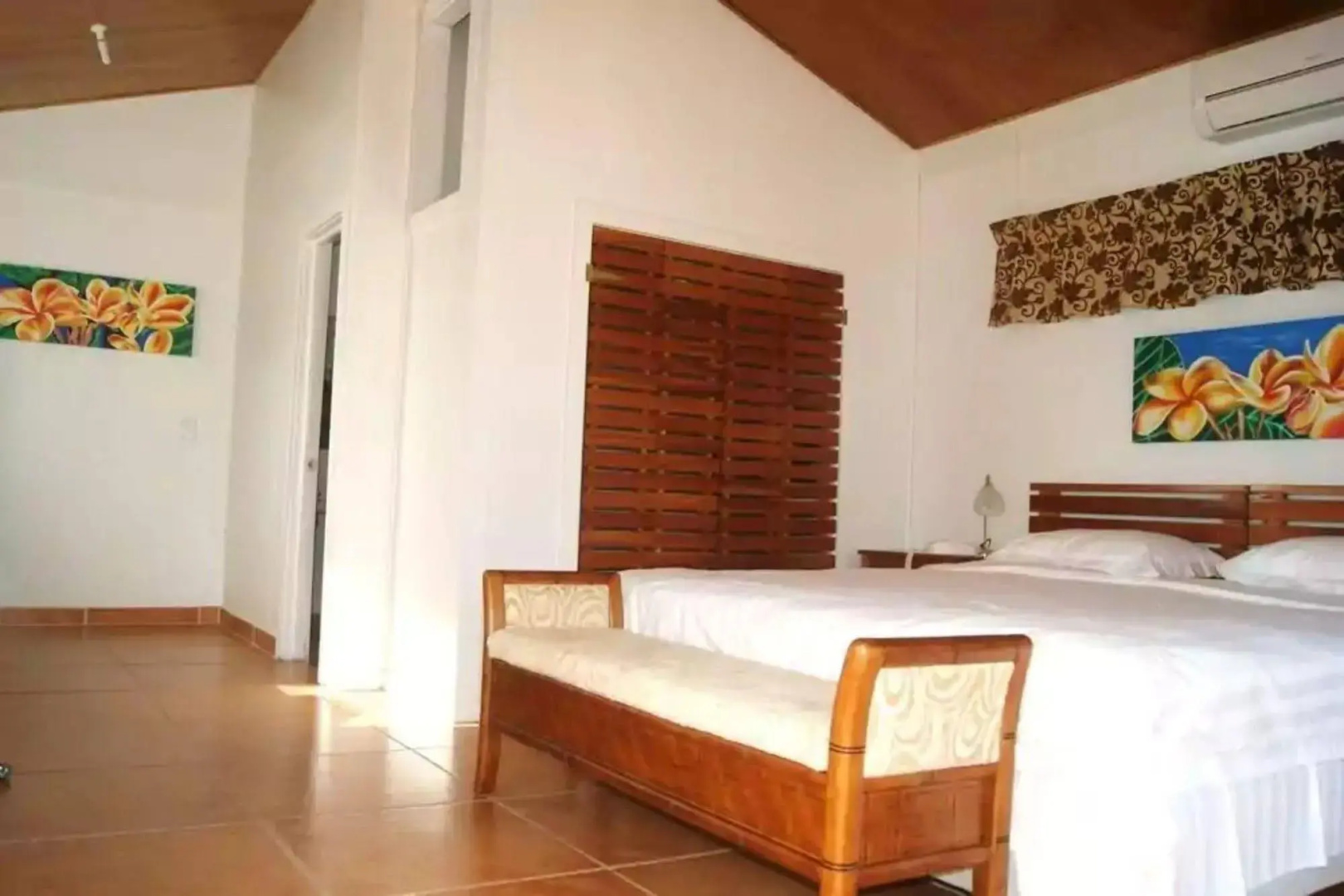The Tropical Villa
