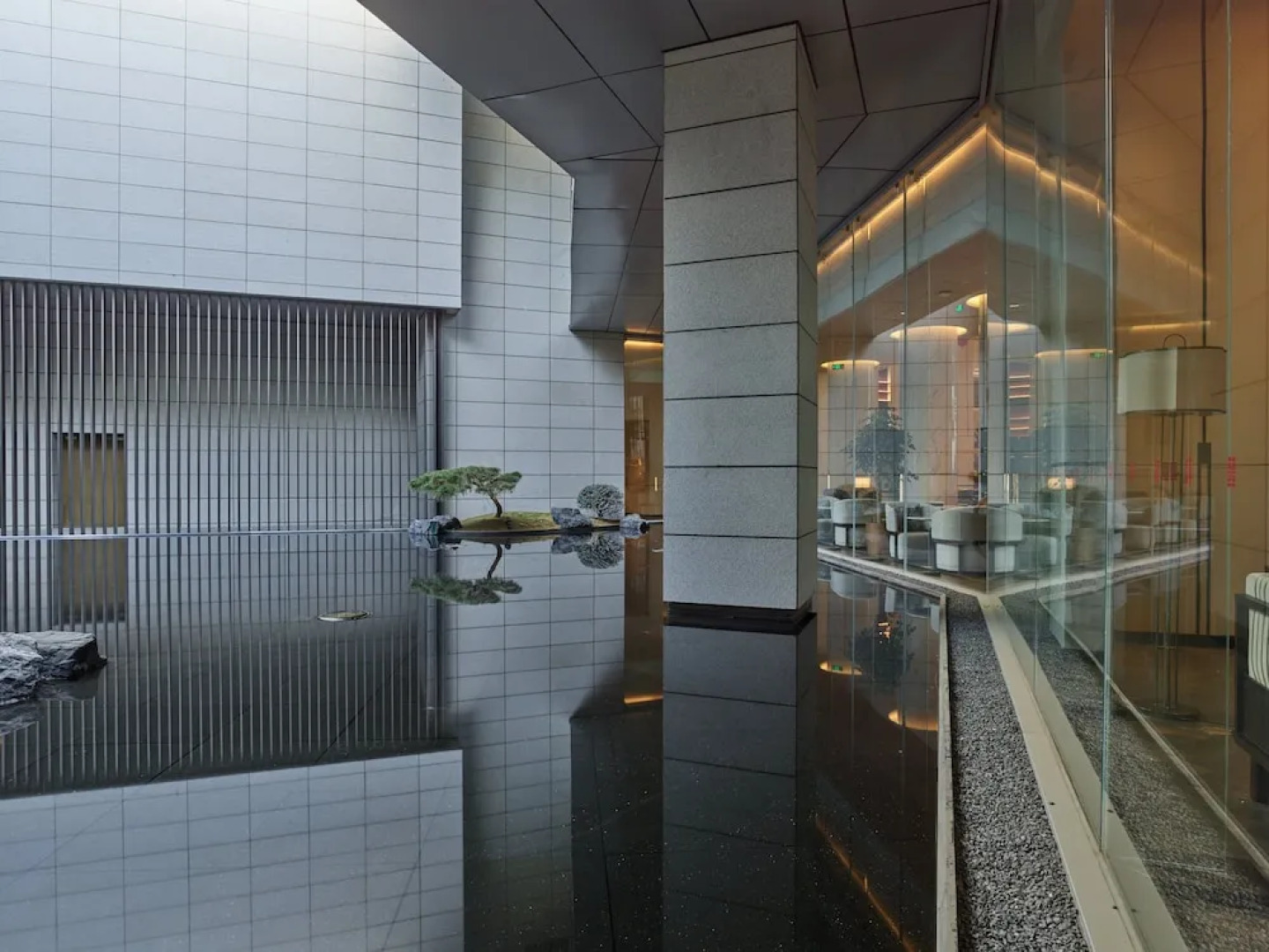 HUALUXE Nanjing Yangtze River by IHG