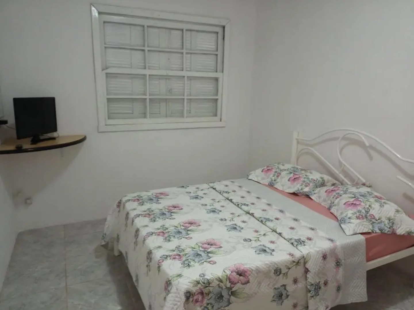 Apartamento com churrasqueira, ótima localização.