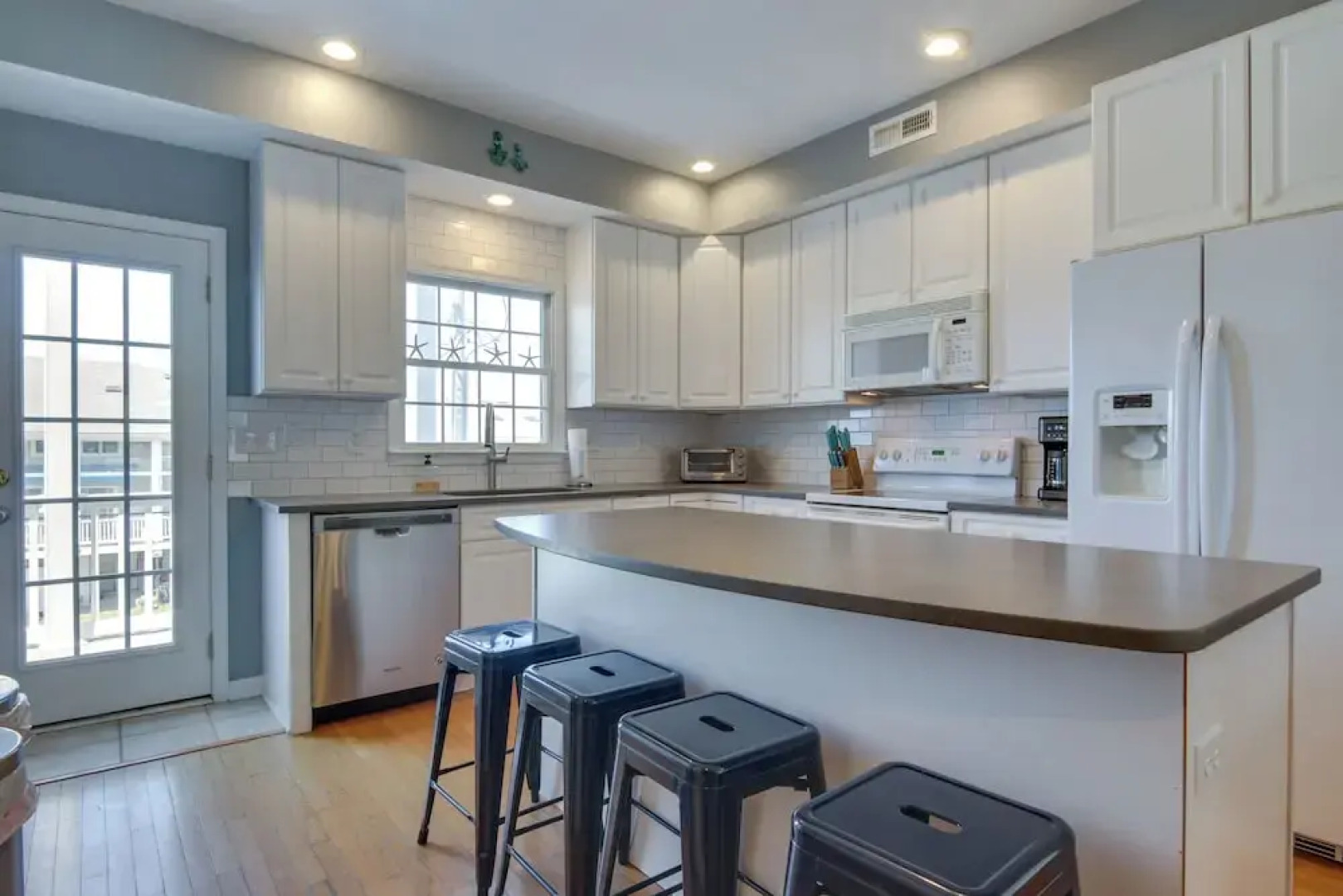 Bay-view Retreat w/ 5 Balconies in Bethany Beach!