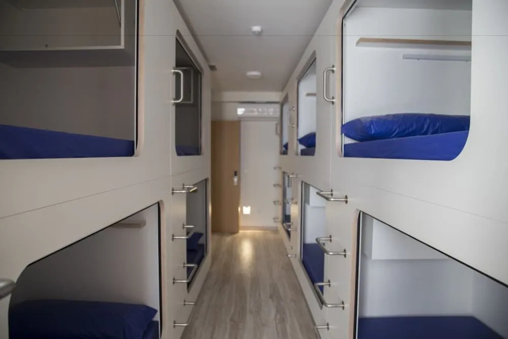 Hostel Cross - Adults Only