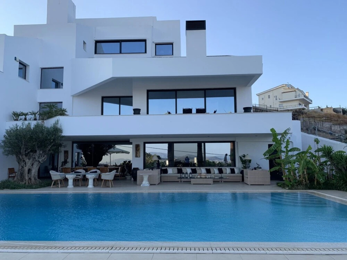 Luxury Villa Marathon