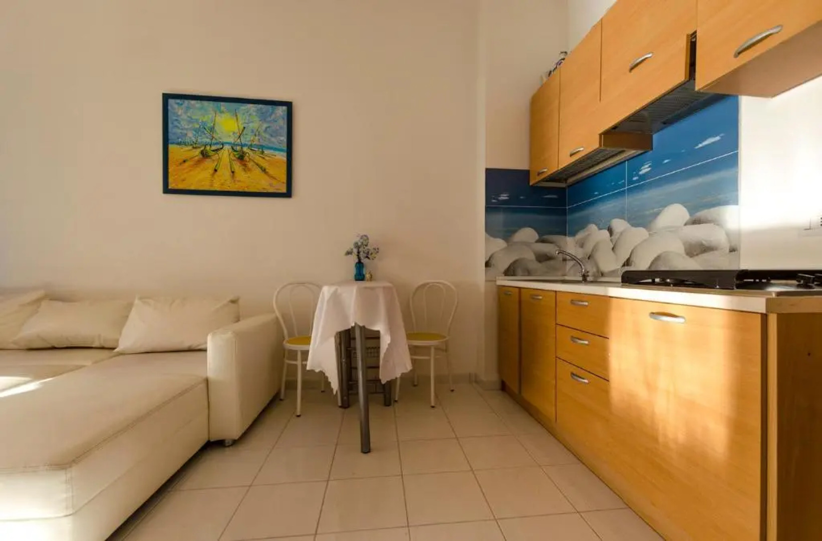 Fantastic studio, 2 min from the beach, sea view !