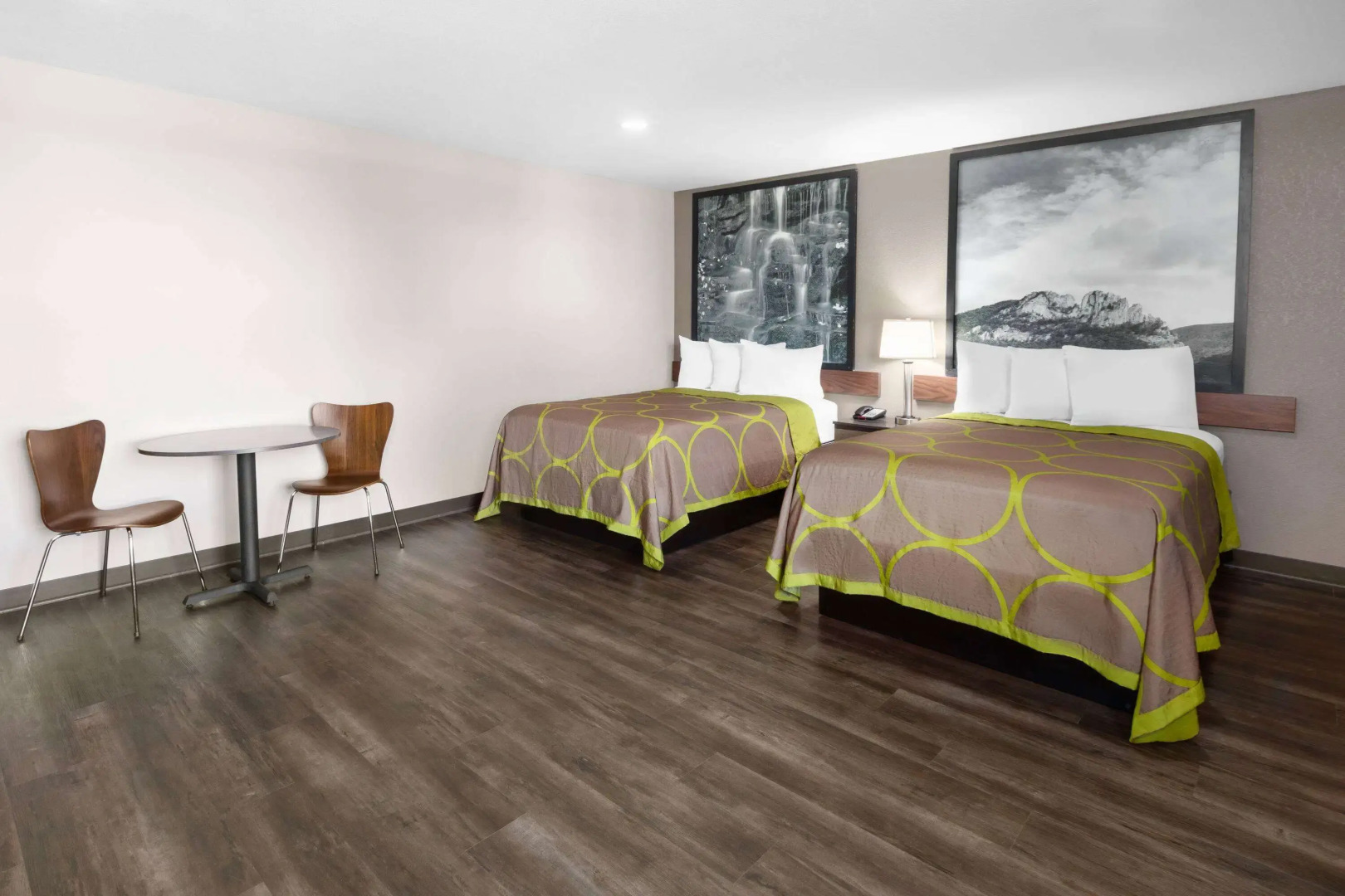 Super 8 by Wyndham Fairmont