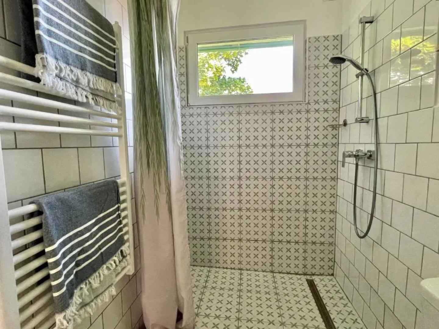 Lombliget Velence Vendégház