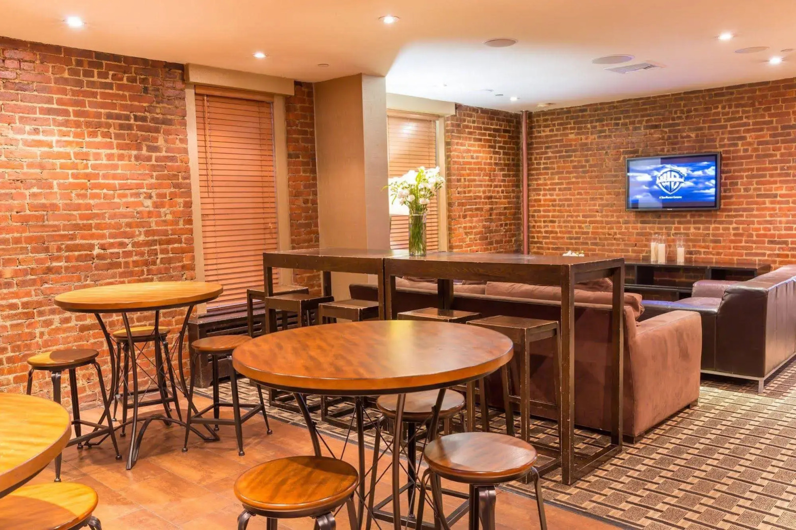 Broadway Hotel and Hostel