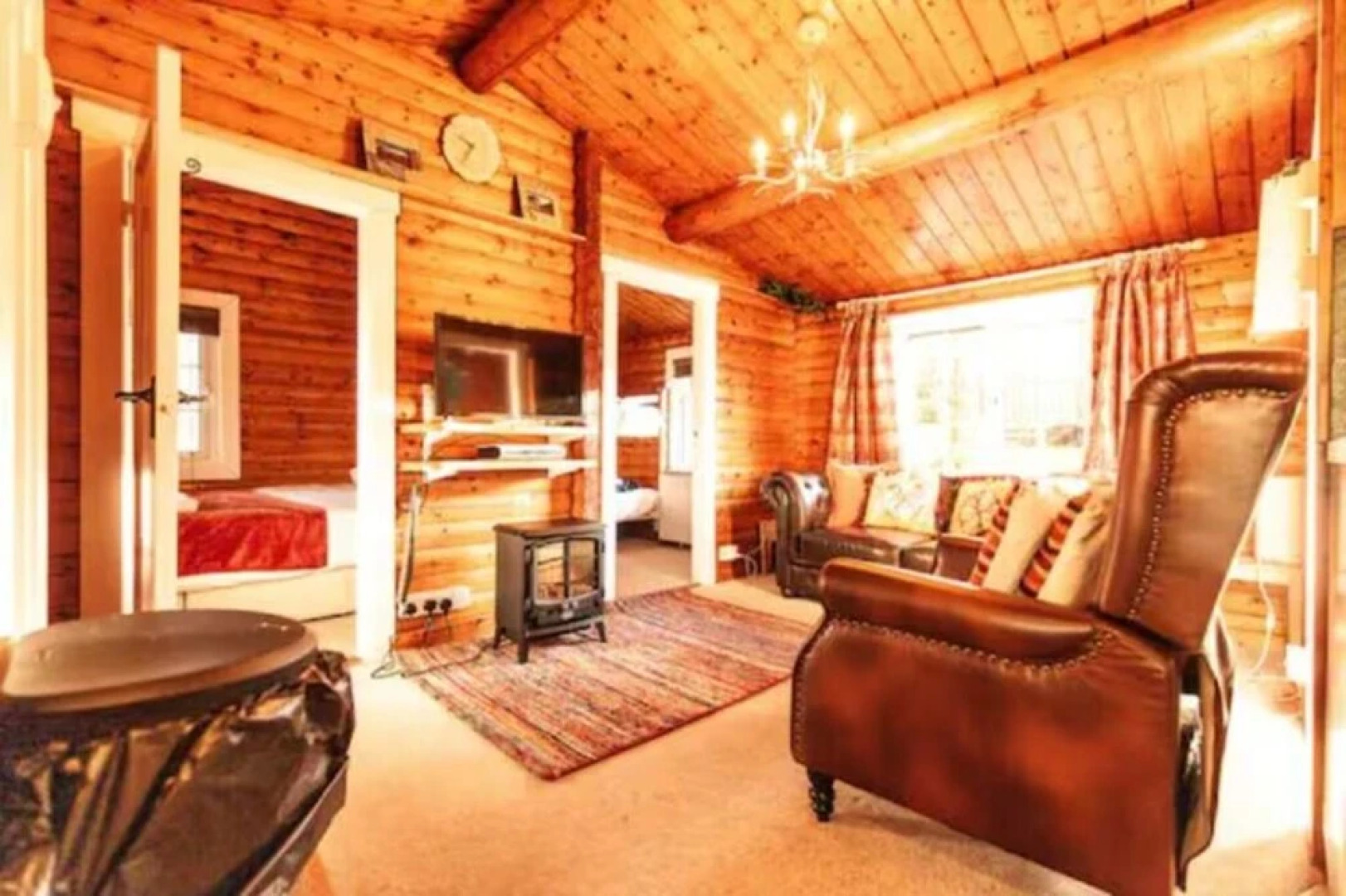 Cozy Mountain 2 Bed Log Cabin
