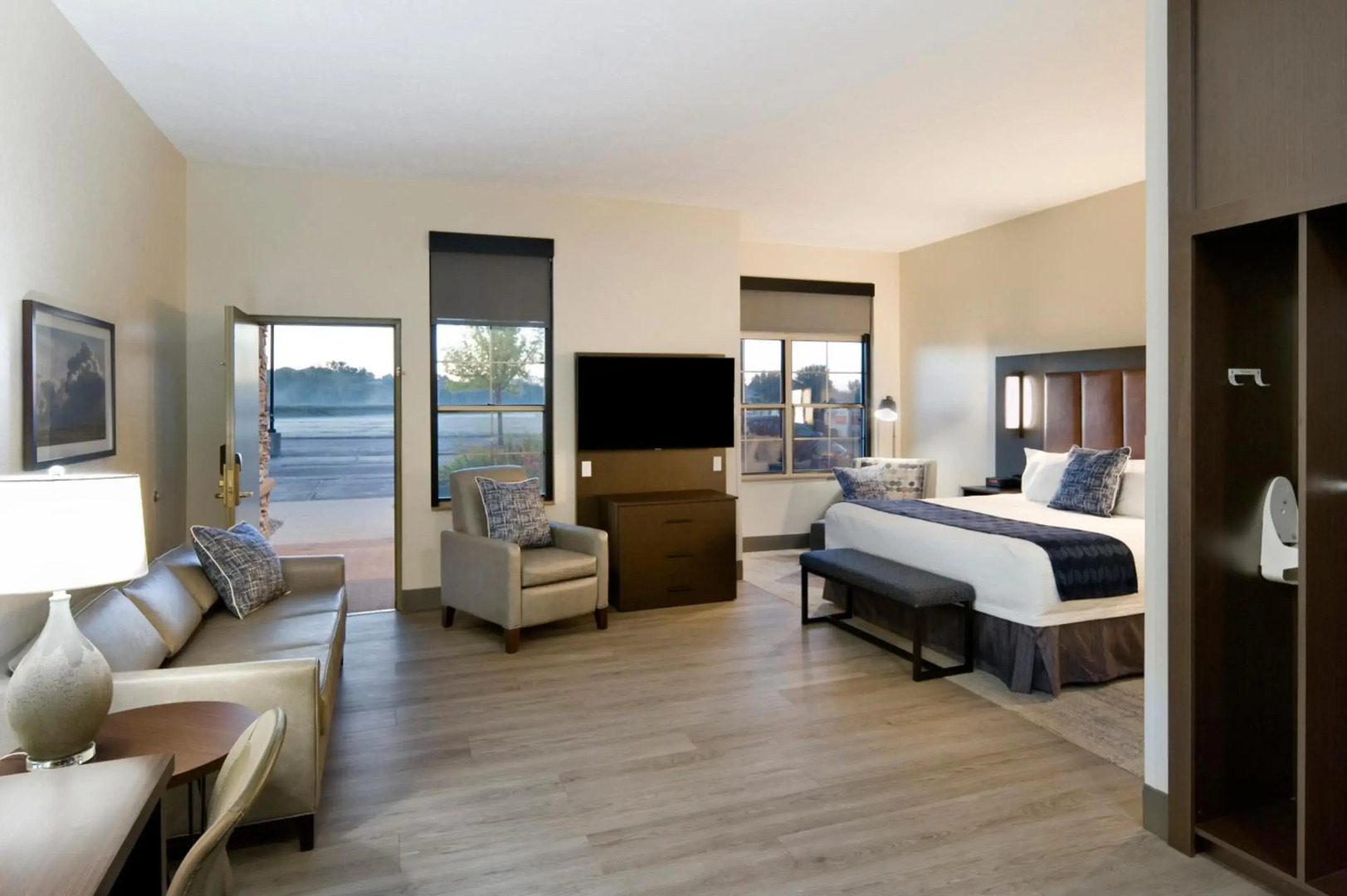 Clubhouse Hotel Suites Sioux Falls