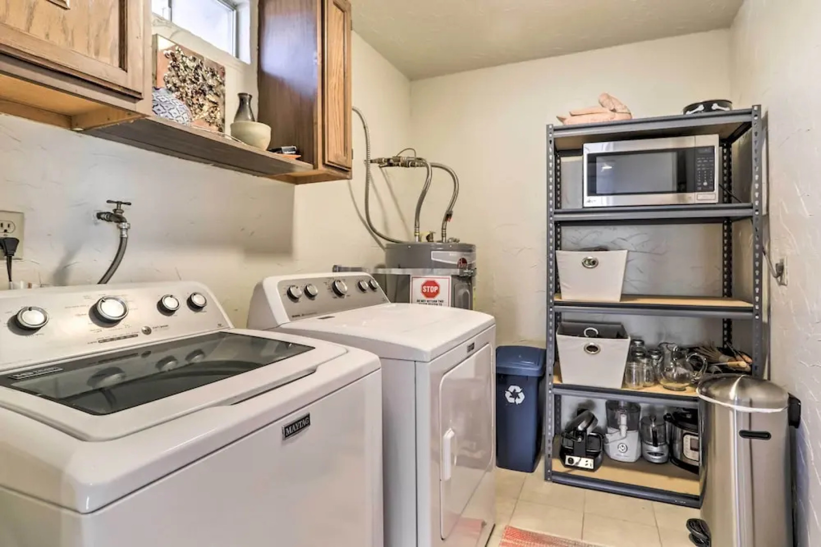 Sunny Oasis w/ Hot Tub ~ 11 Mi to Nat'l Park!