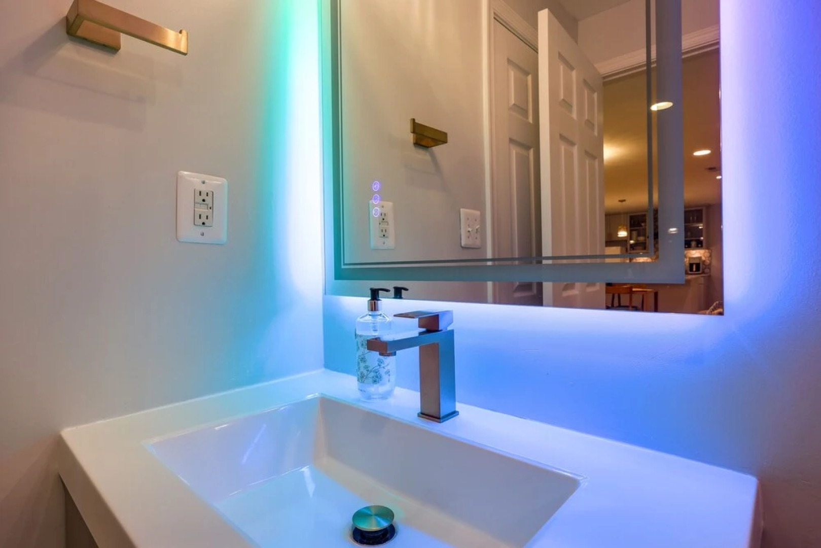 Cozy Herndon Home Near Wineries!