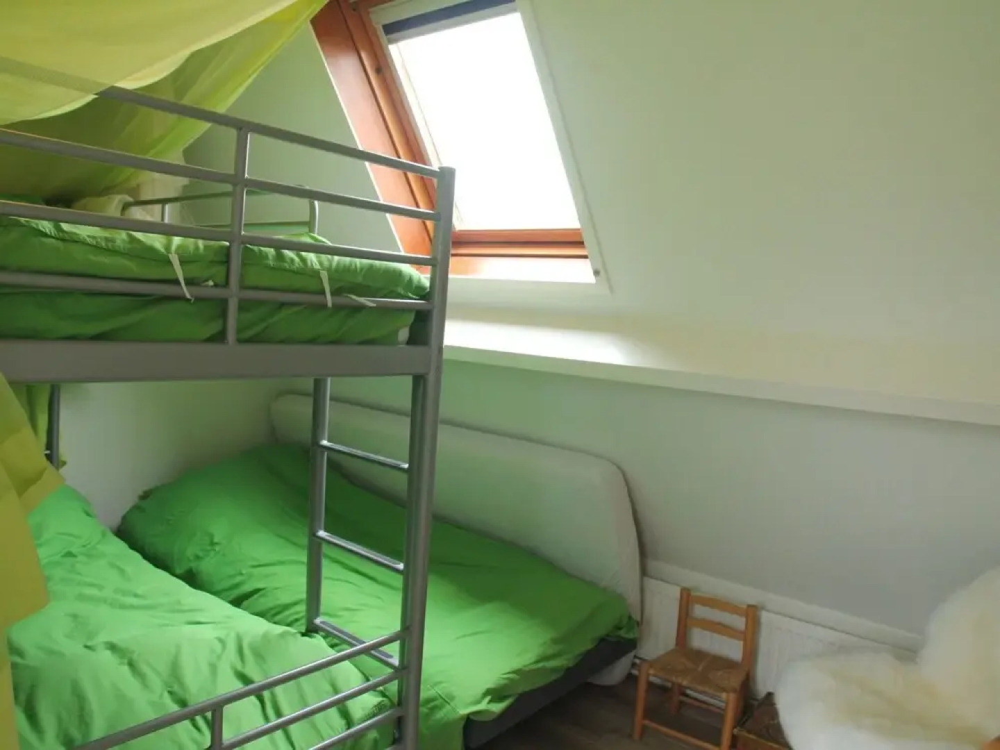 Romantic Holiday Home Directly on the Markermeer Lake with Waterfront Terrace