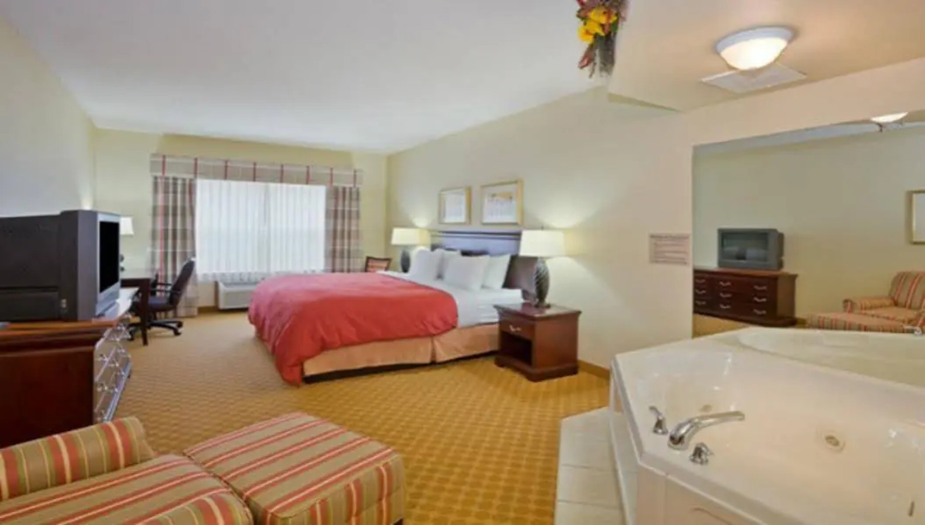 Country Hearth Inn Iron Mountain