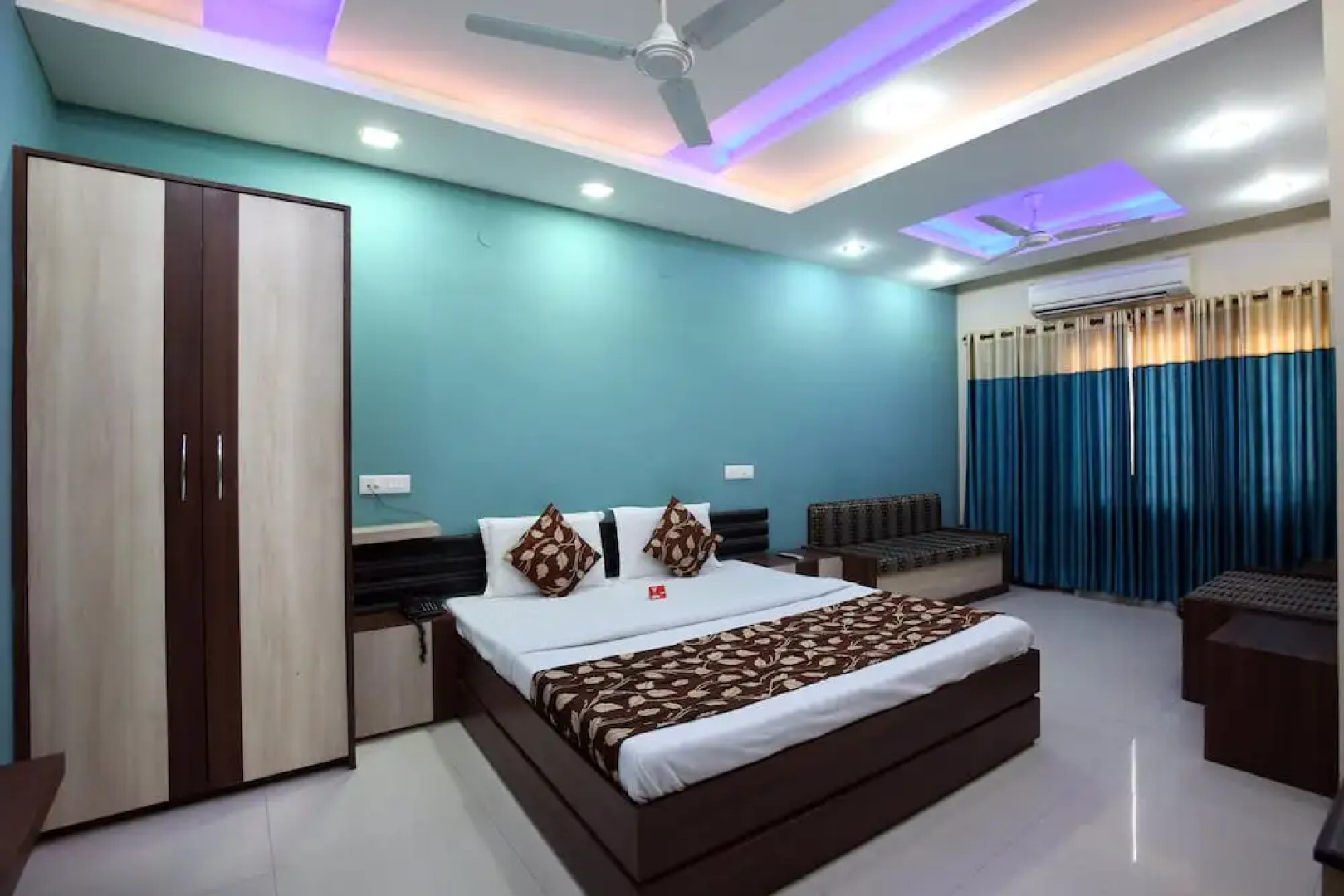 OYO 3131 Hotel BR Inn