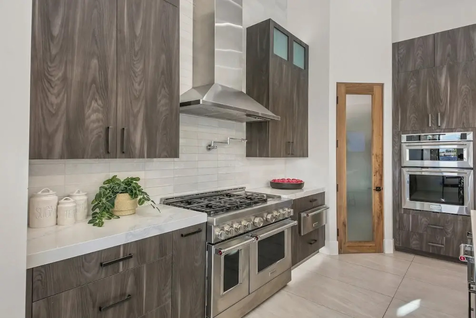 Palm Villa- Luxury 7 Bed, Pickleball, Volleyball, Golf