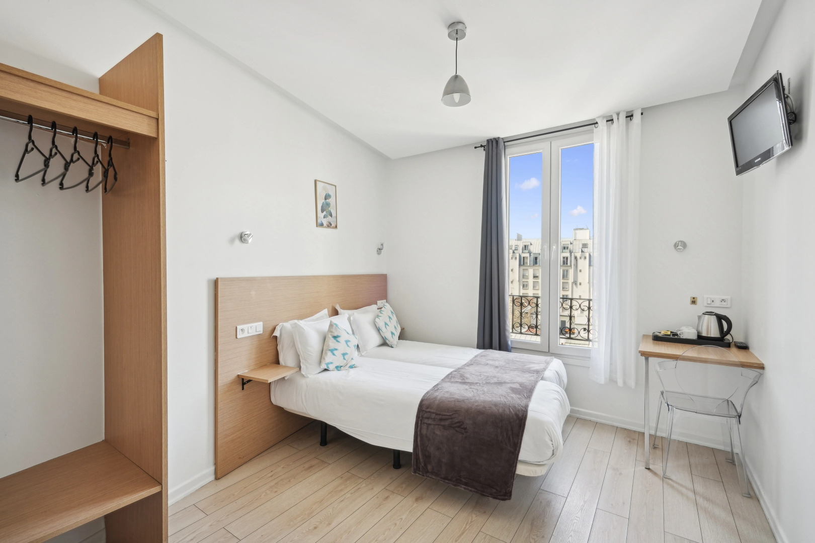 Hotel Le National Clichy Paris