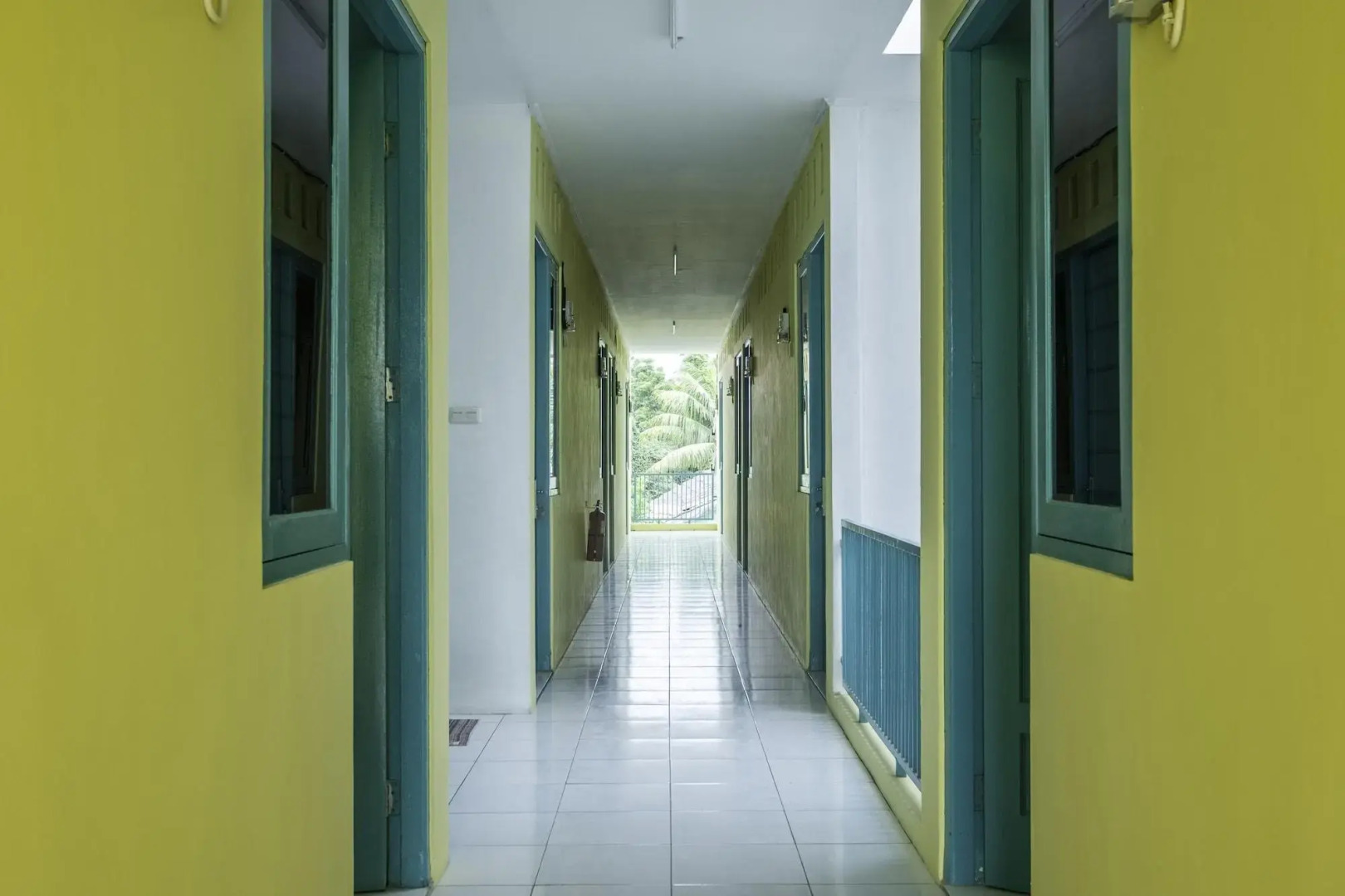 OYO Life 1889 Mbuahpage