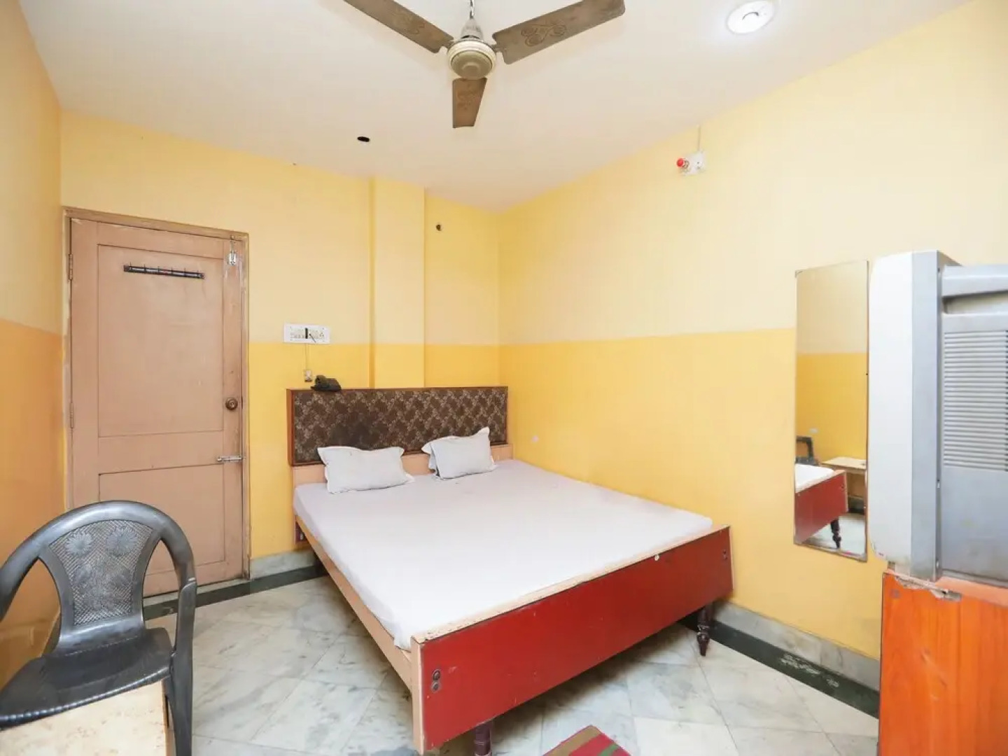 SPOT ON 45472 Hotel Savitri