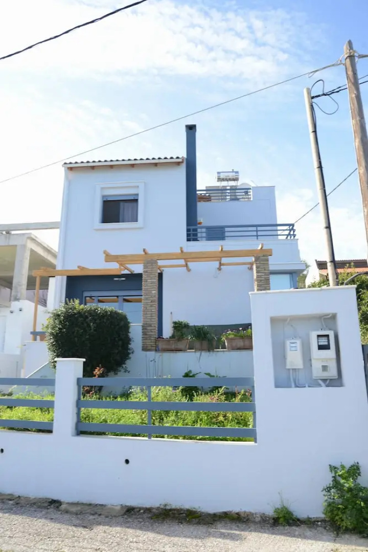 comfortable villa right by the sea