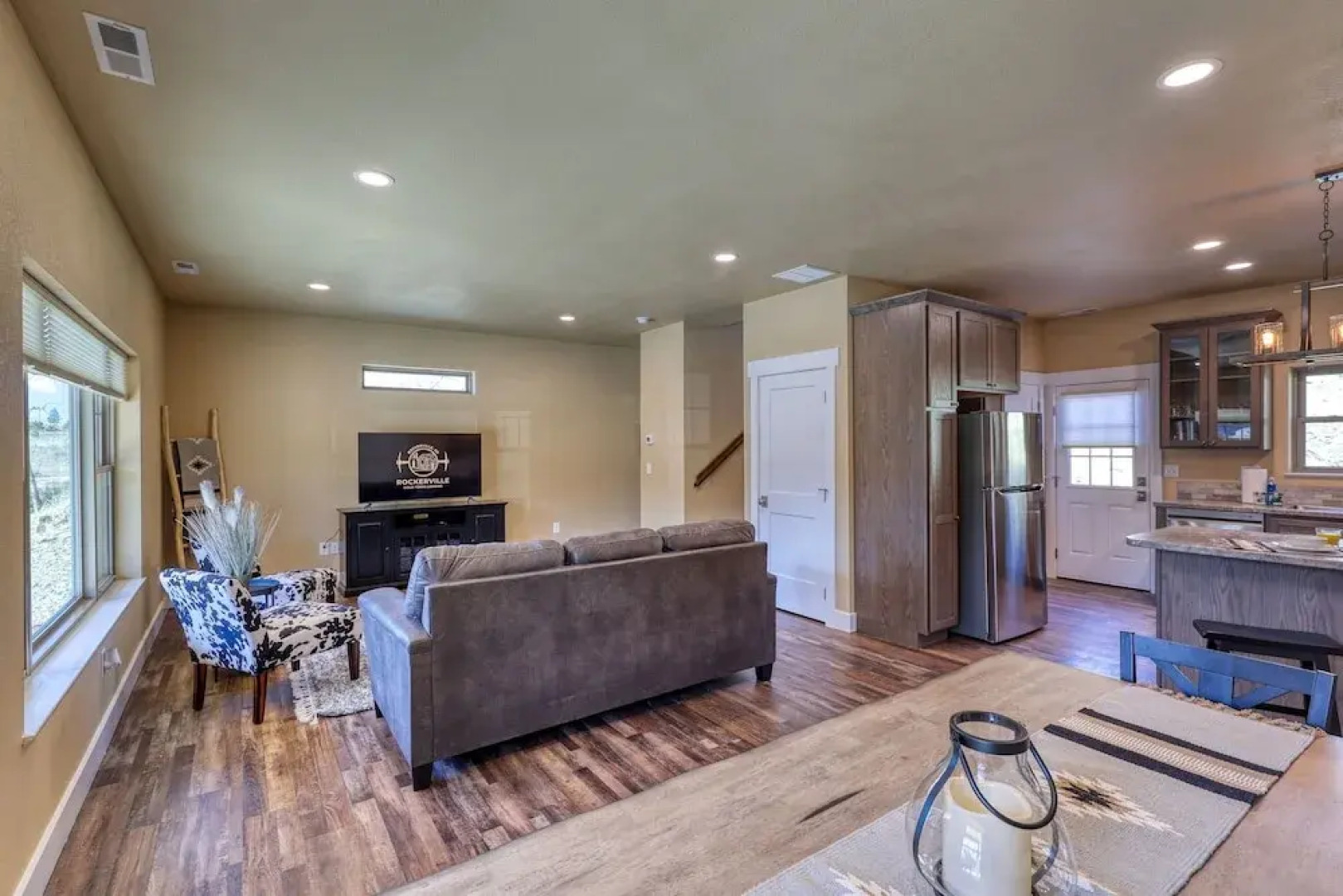 Modern Condo Near BH Attractions-garage Parking