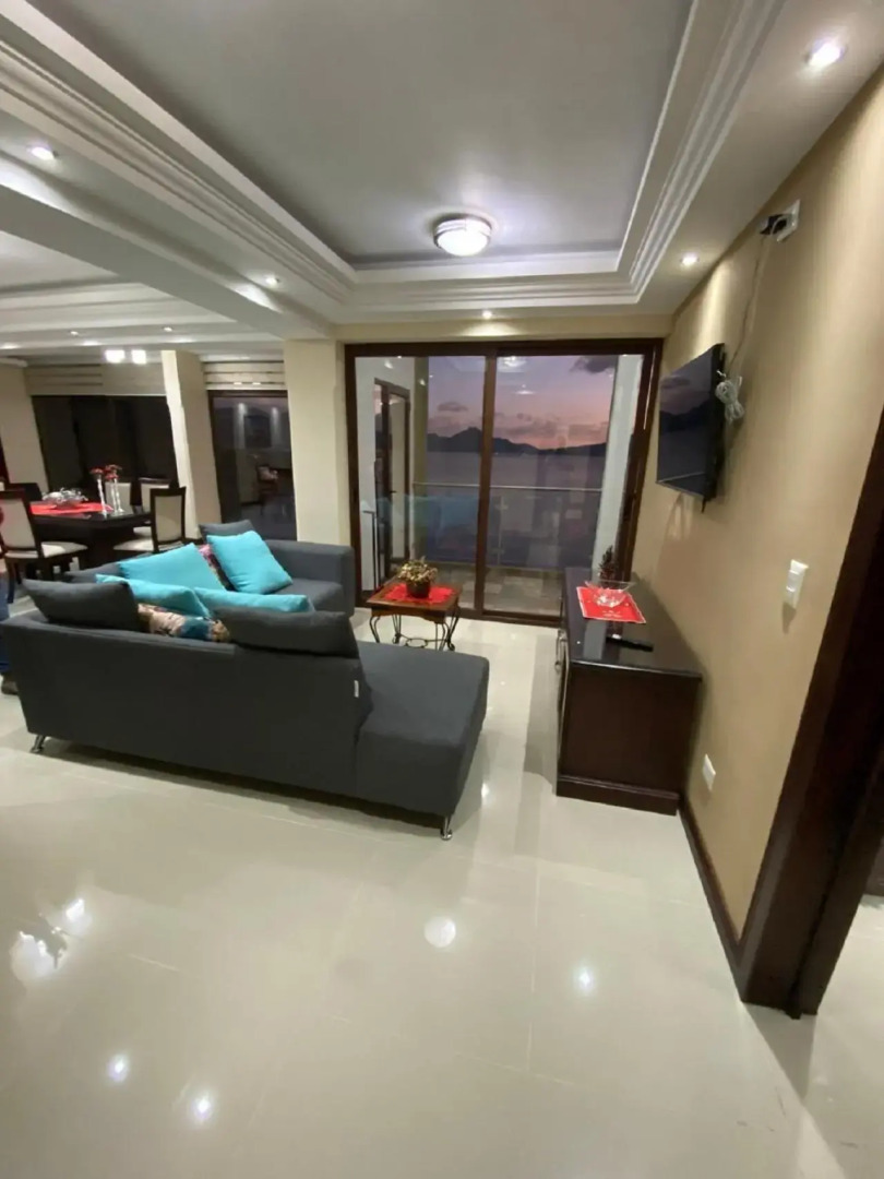 Torres de Atitlan 4 Bdrm-3 Bthrm Full Floor - for 10 people