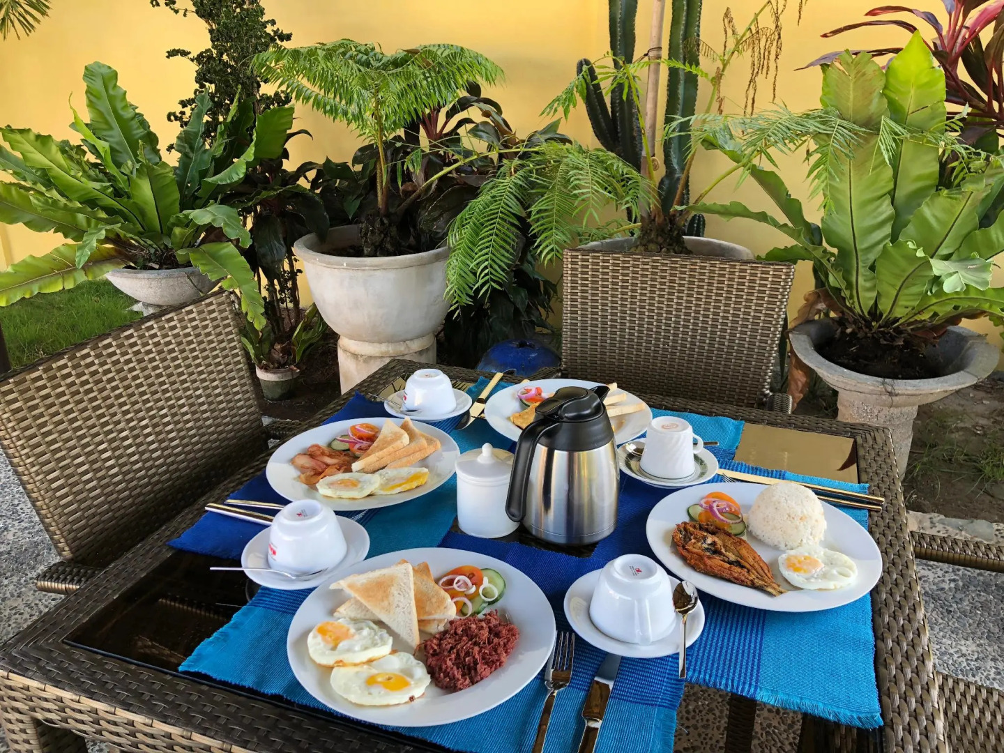 Strutz Art Garden Resort