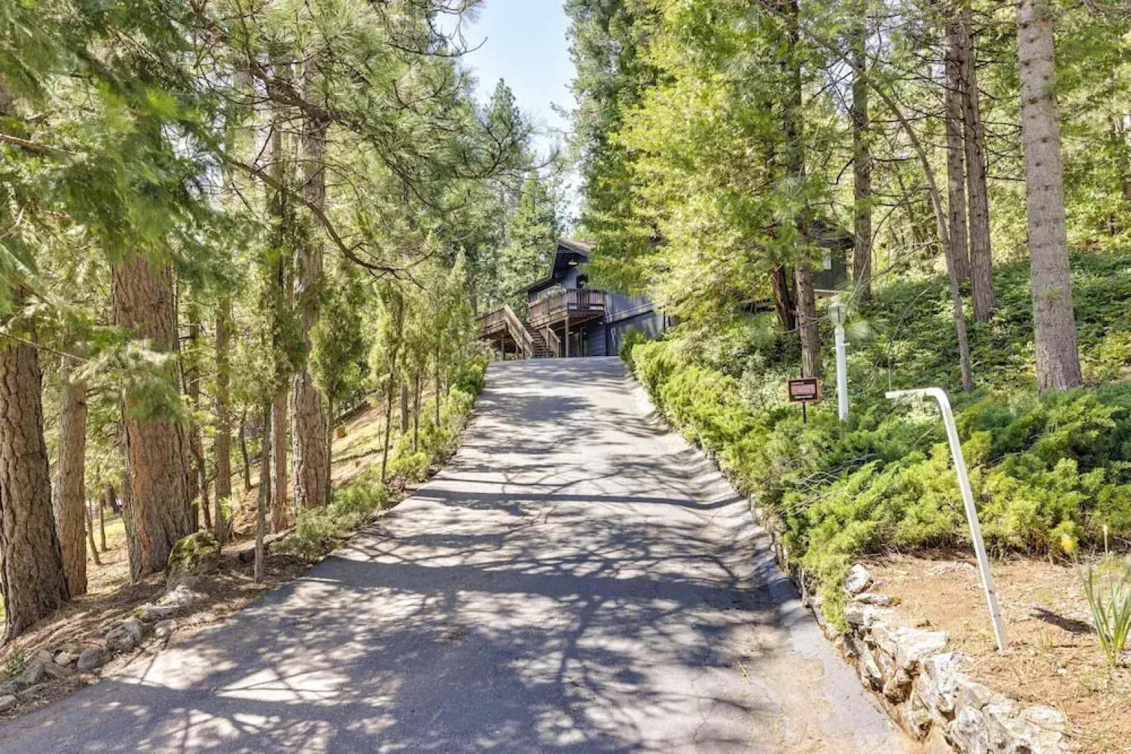 Deck & Fire Pit: Stunning Twain Harte Cabin!