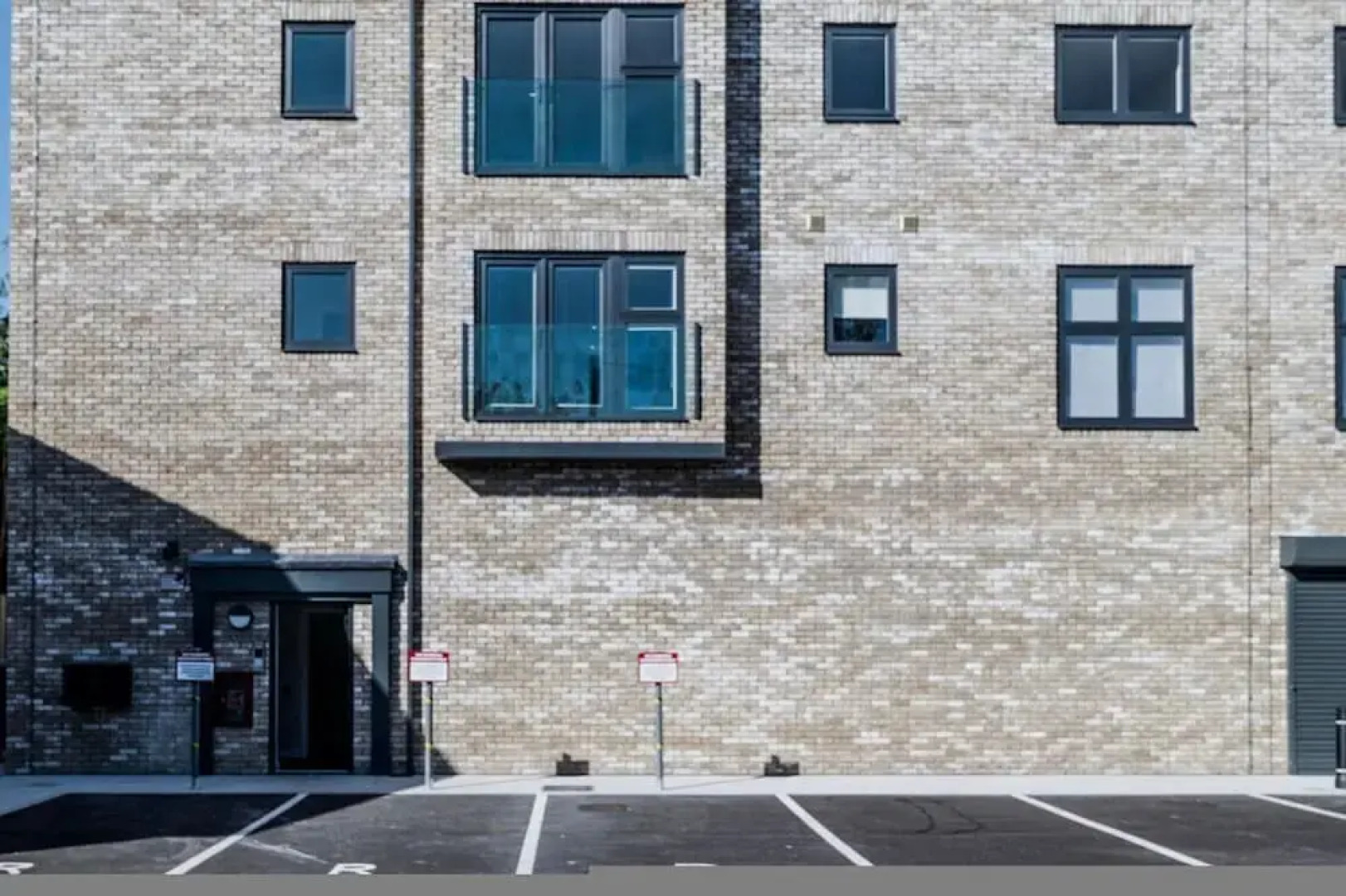 Luxury Manchester Apartment - Orange