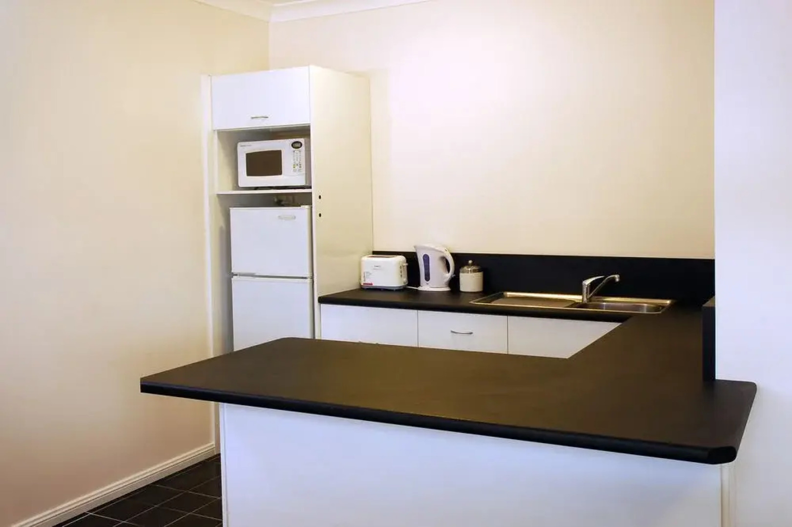 Roundabout Inn Gloucester