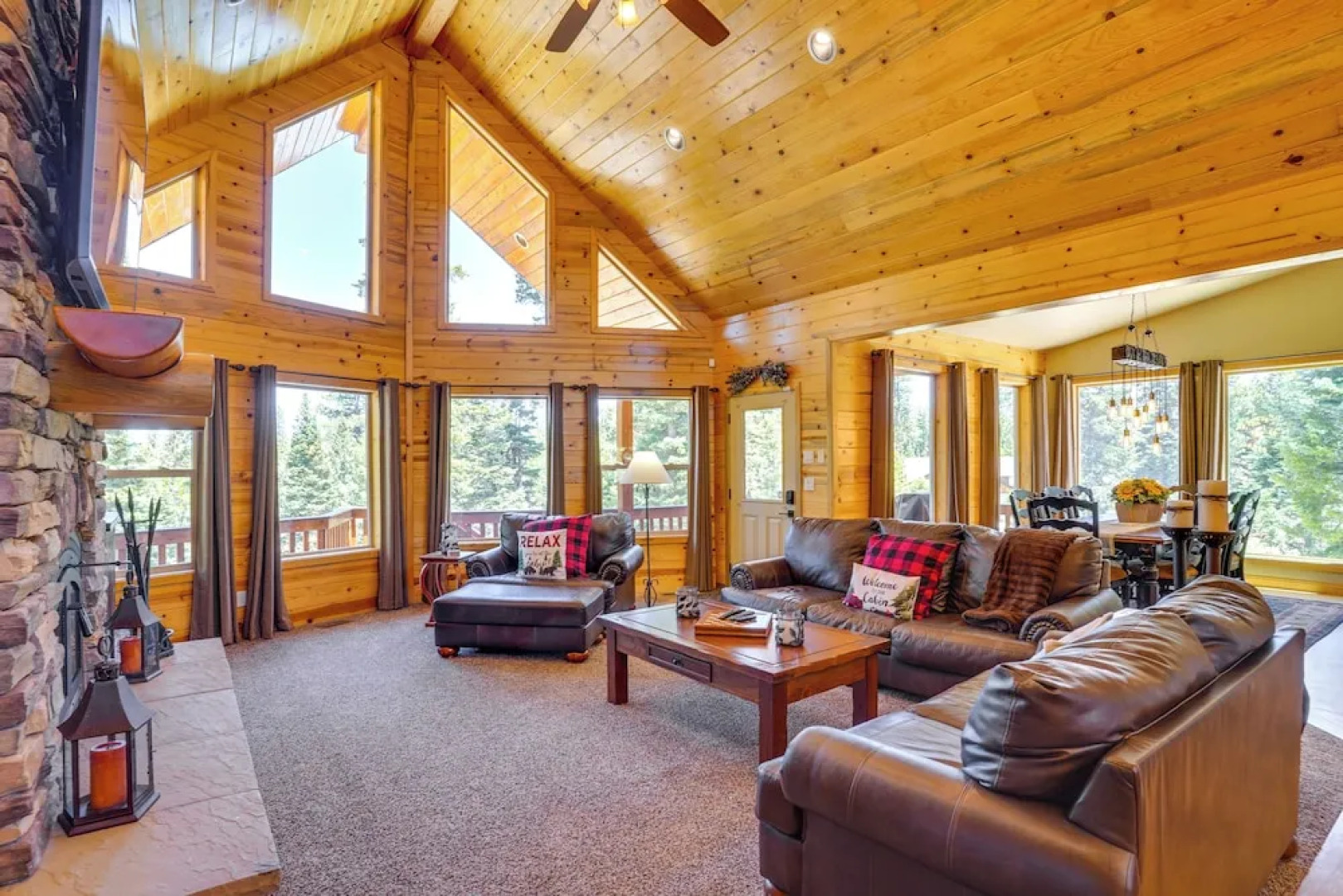 Duck Creek Village Cabin w/ Deck & Private Hot Tub