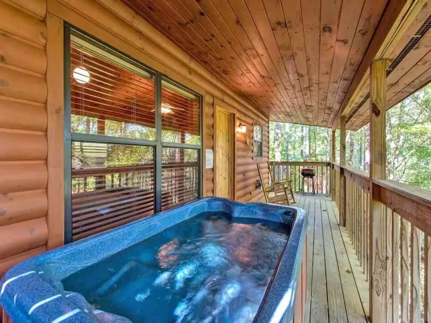 Star Struck 1 Bedroom Home with Hot Tub