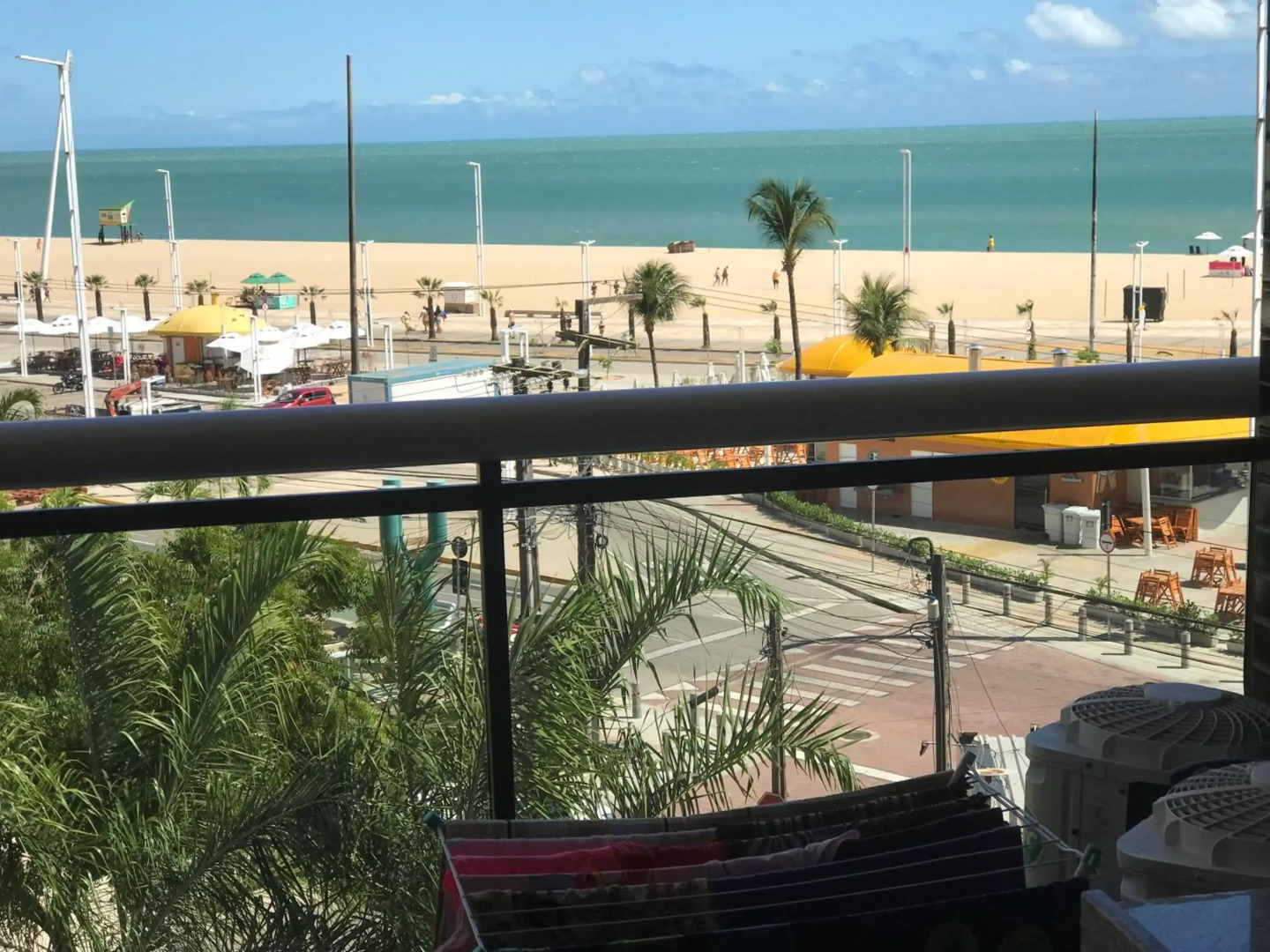 Alugo Temporada apartamento frente ao mar de Fortaleza.