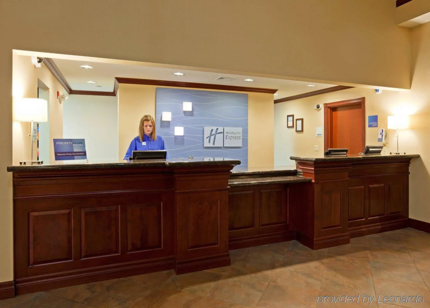 Holiday Inn Express & Suites Winona by IHG