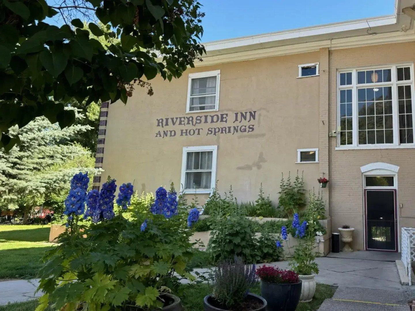 Riverside Hot Springs Inn & Spa - Adults Only