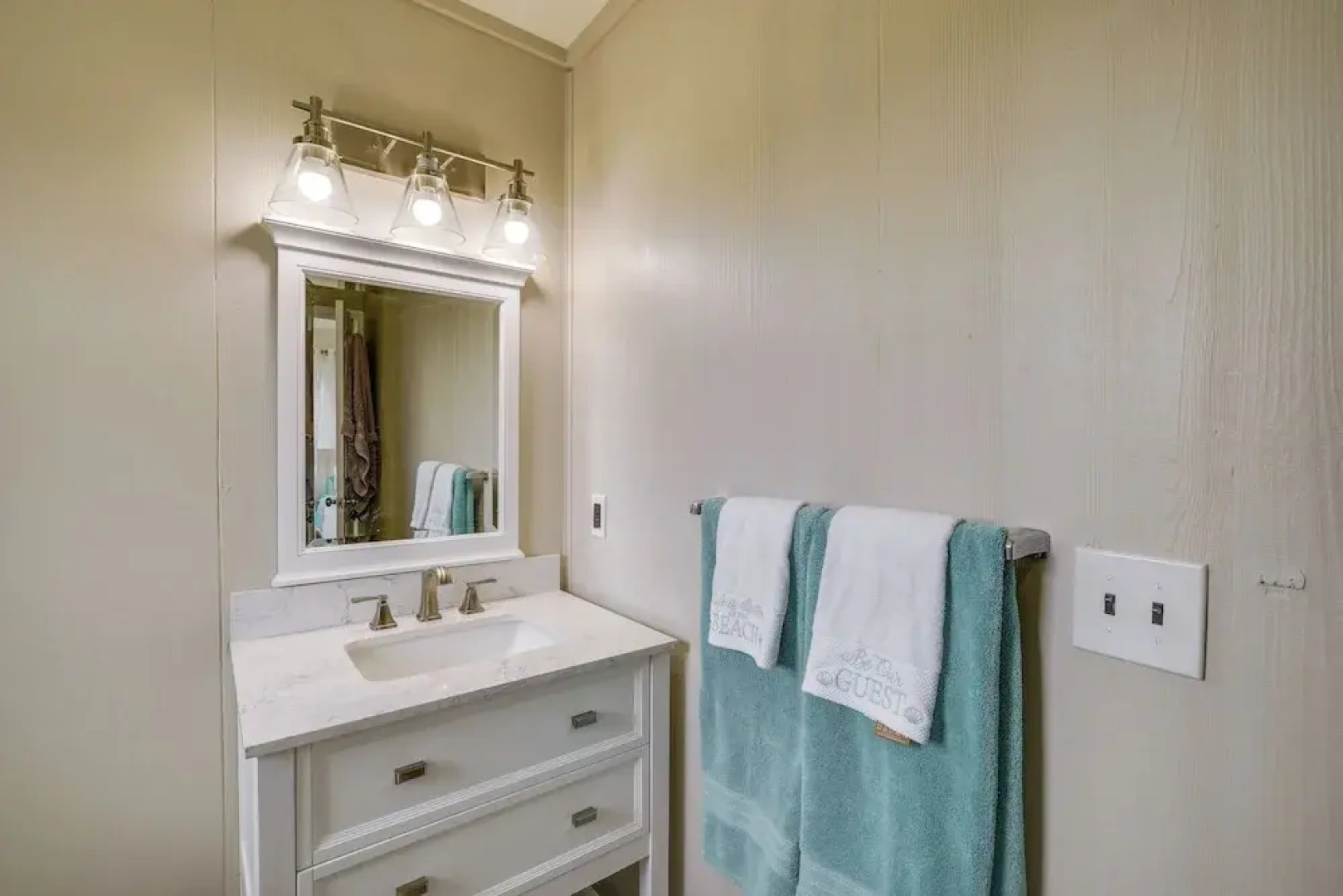 Sunny Corolla Home: Walk to Beach!